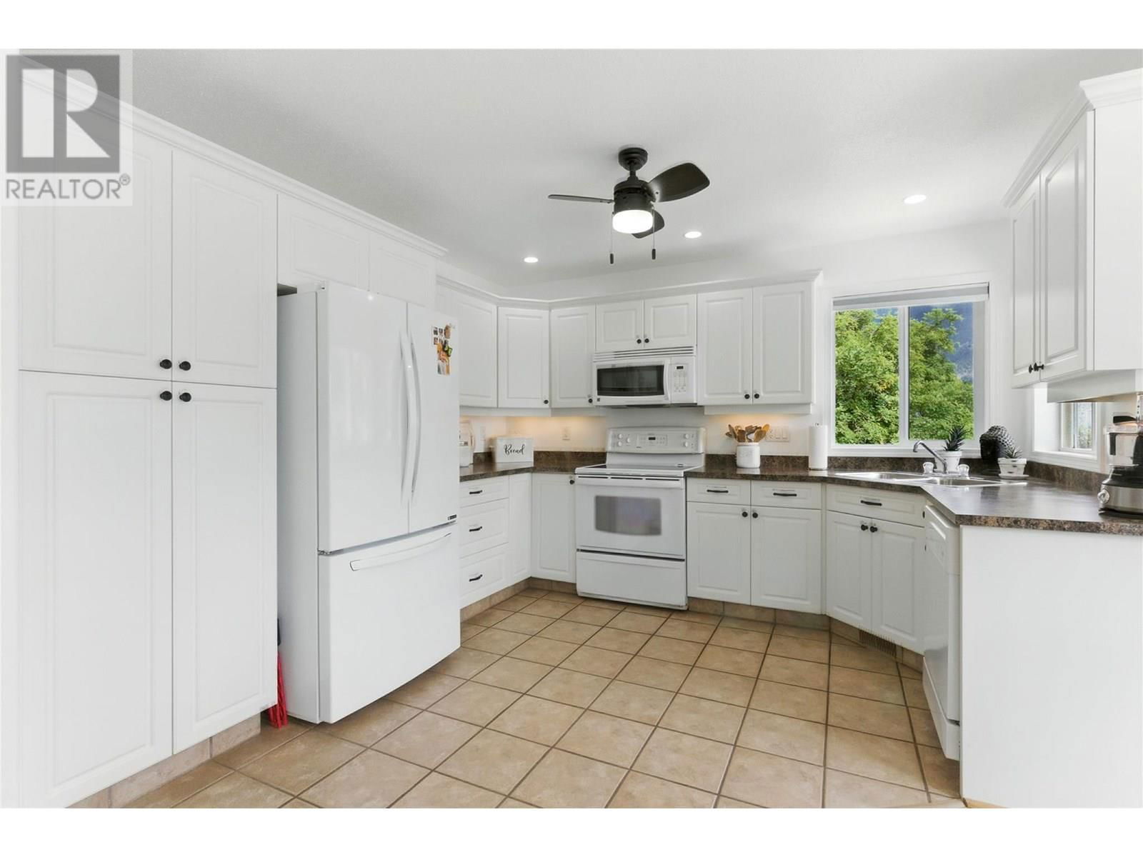 566 VICTORIA STREET Image 12