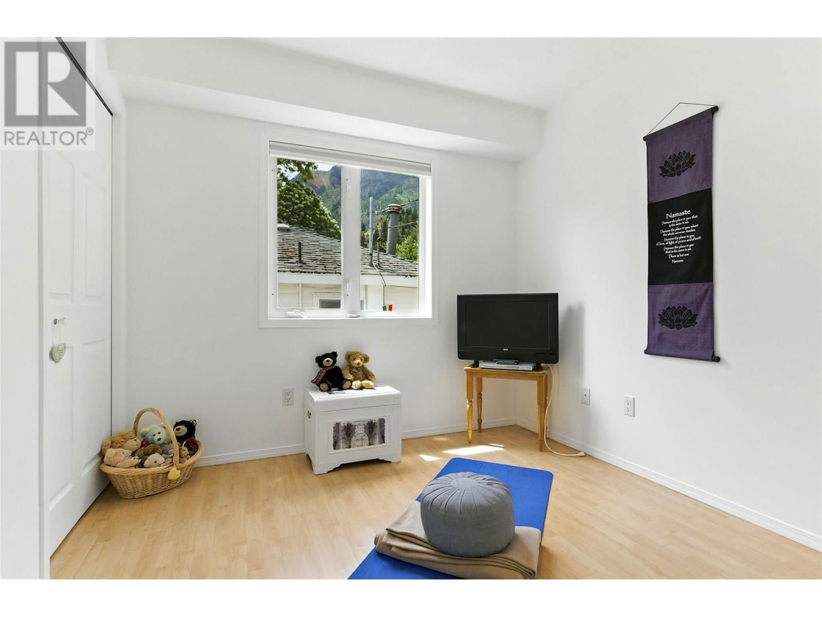 566 VICTORIA STREET Image 19