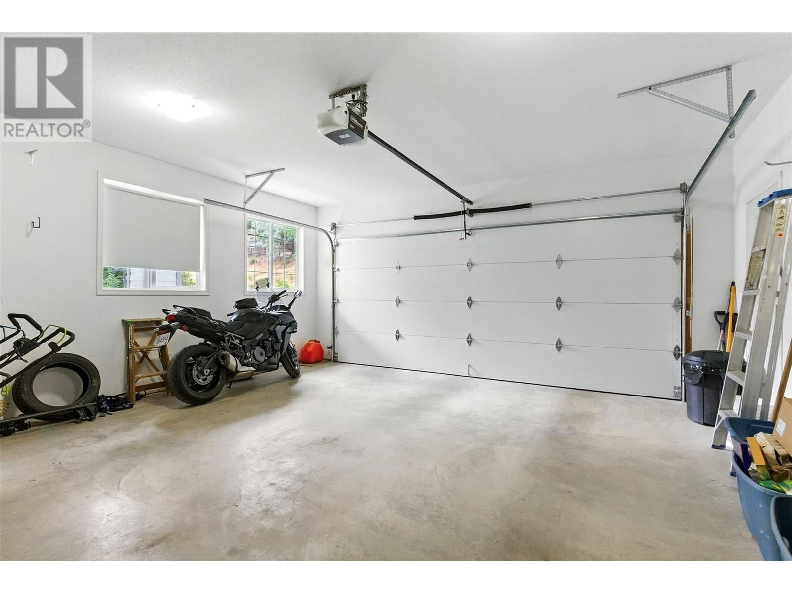 566 VICTORIA STREET Image 21