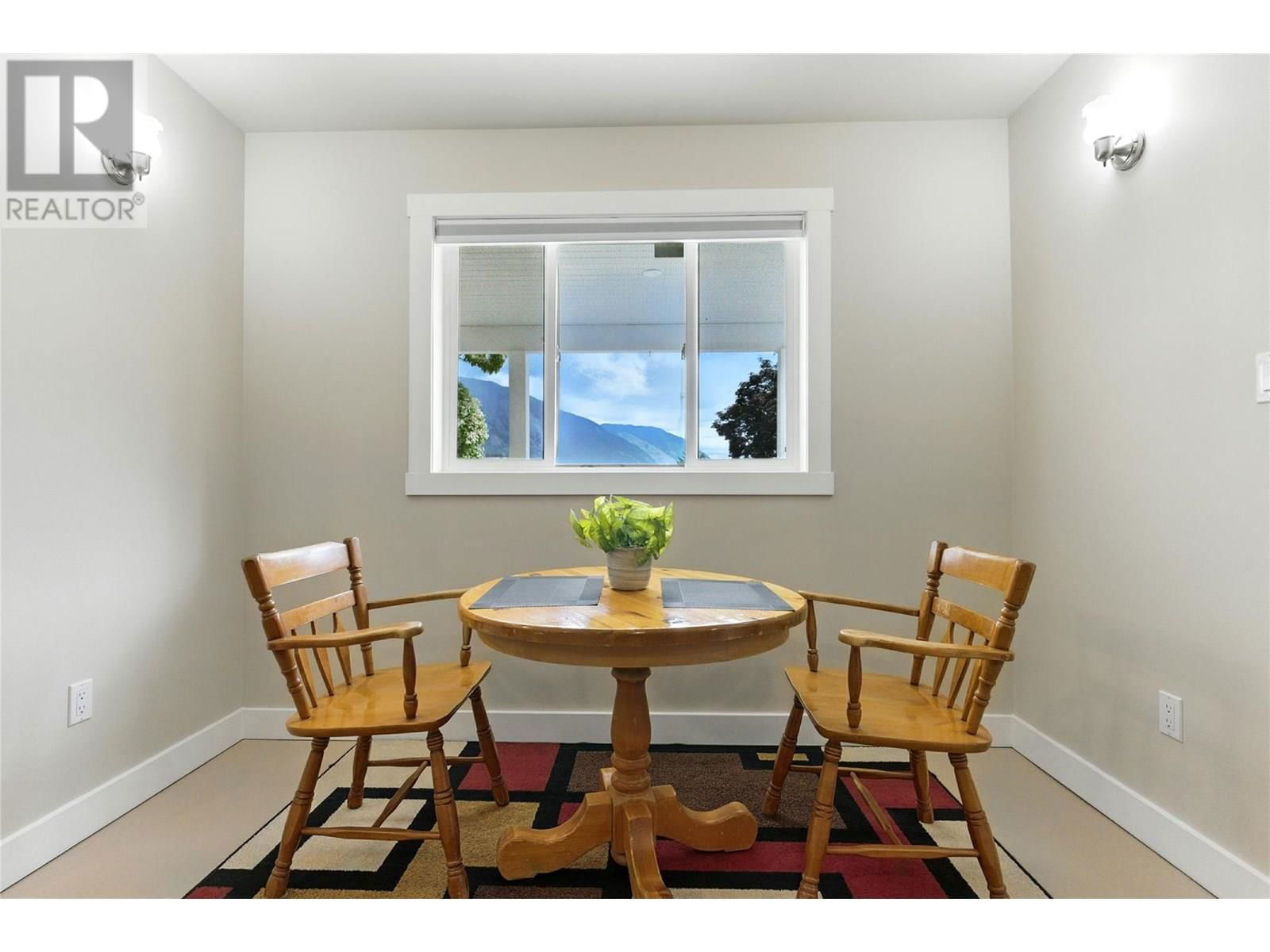 566 VICTORIA STREET Image 27