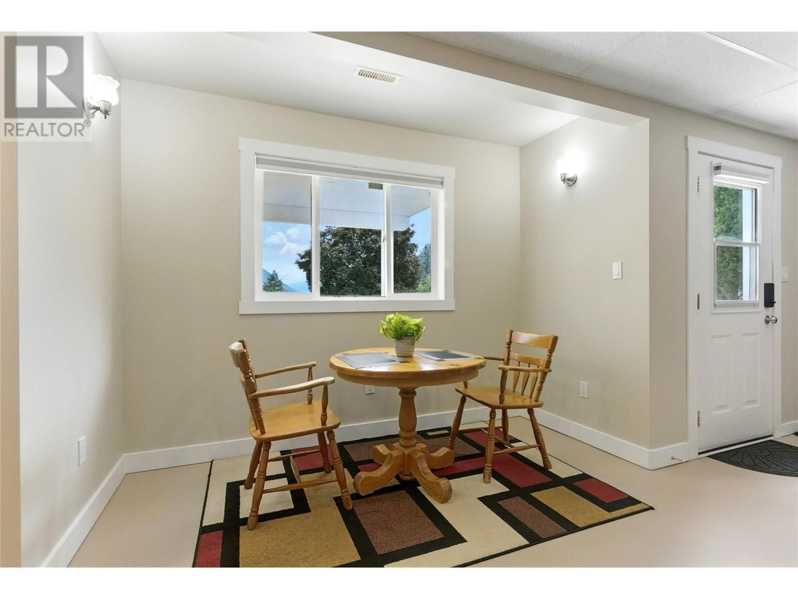 566 VICTORIA STREET Image 28