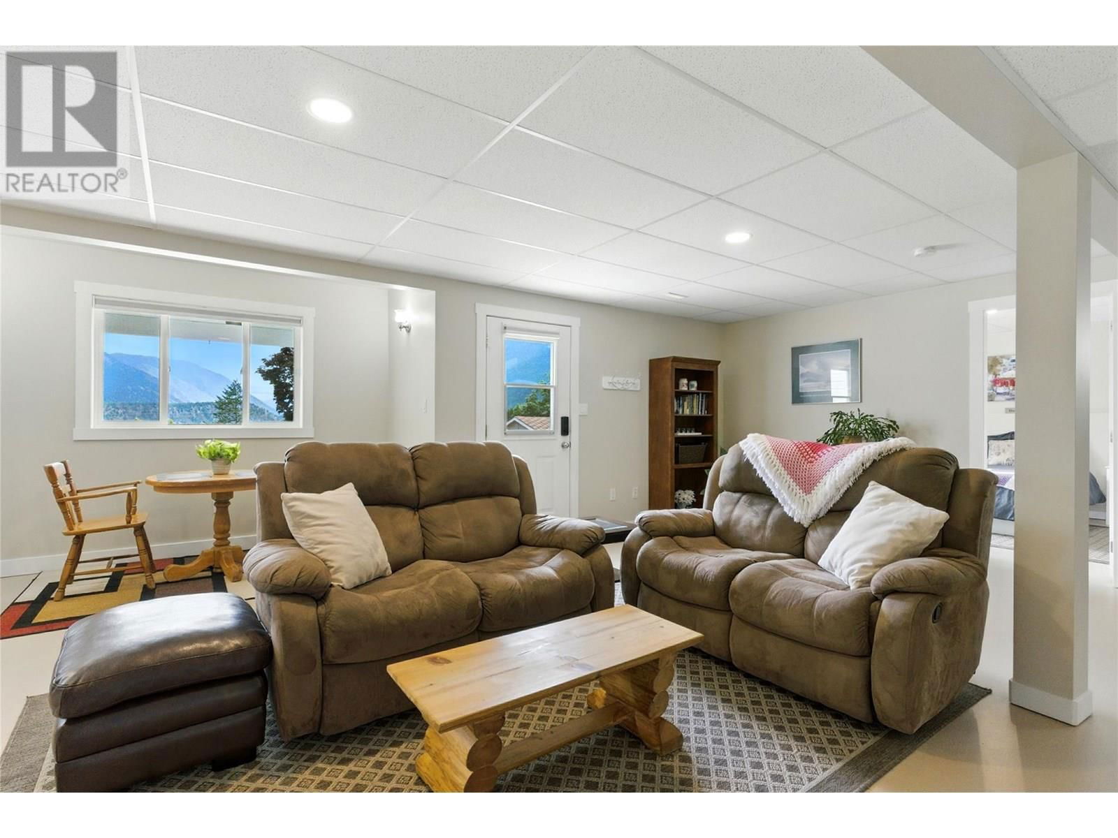 566 VICTORIA STREET Image 31
