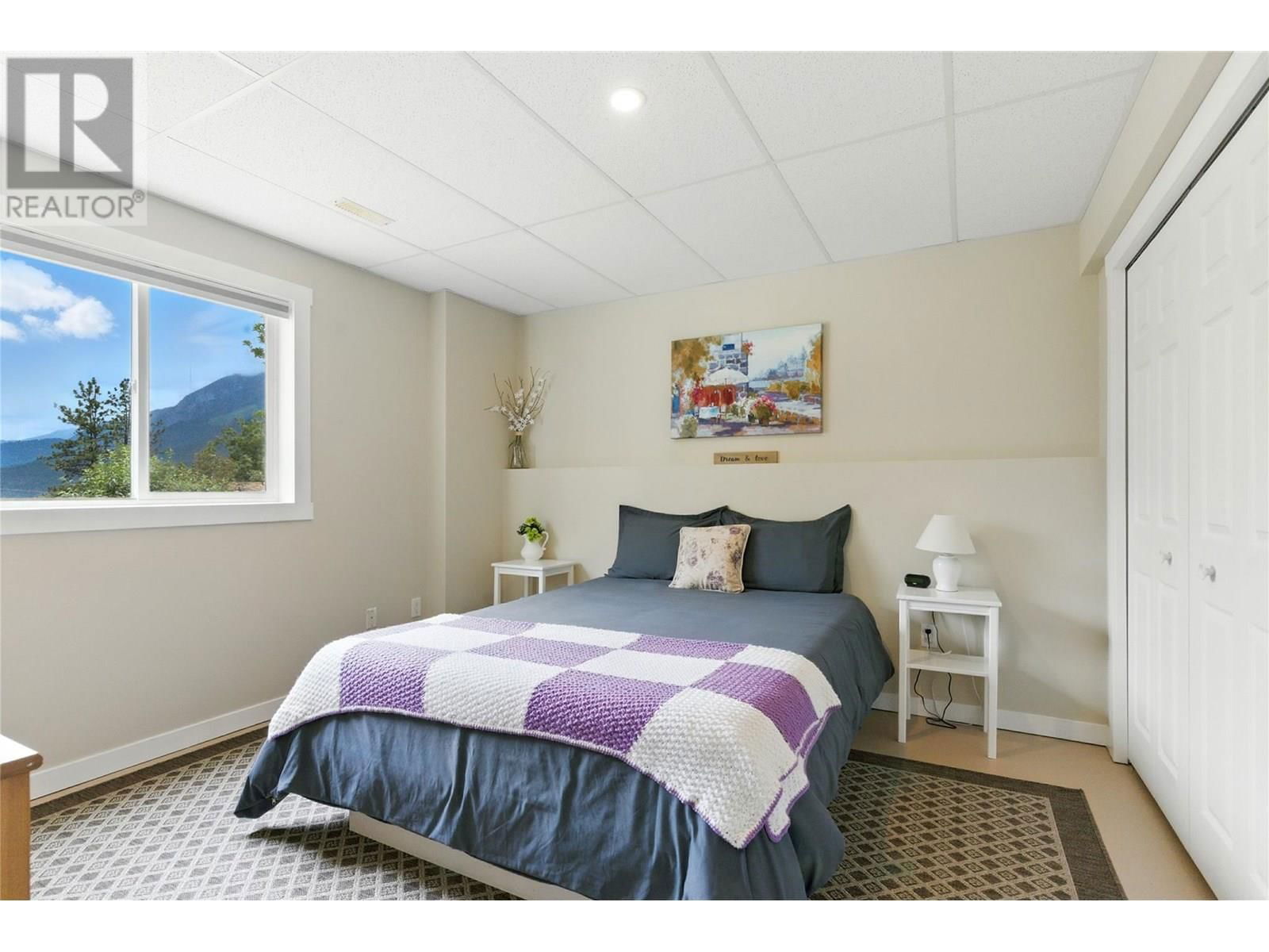 566 VICTORIA STREET Image 34