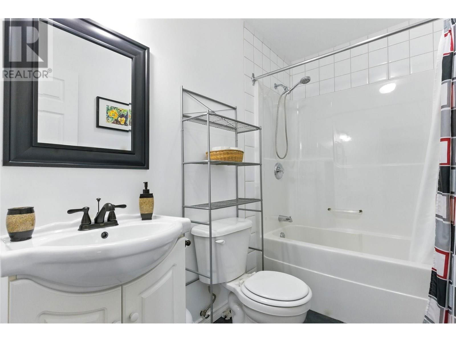 566 VICTORIA STREET Image 35