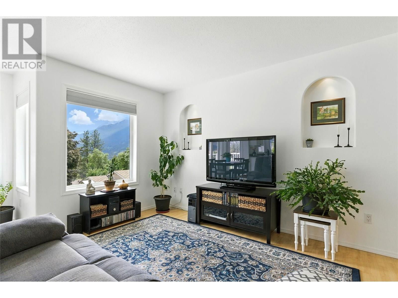 566 VICTORIA STREET Image 5