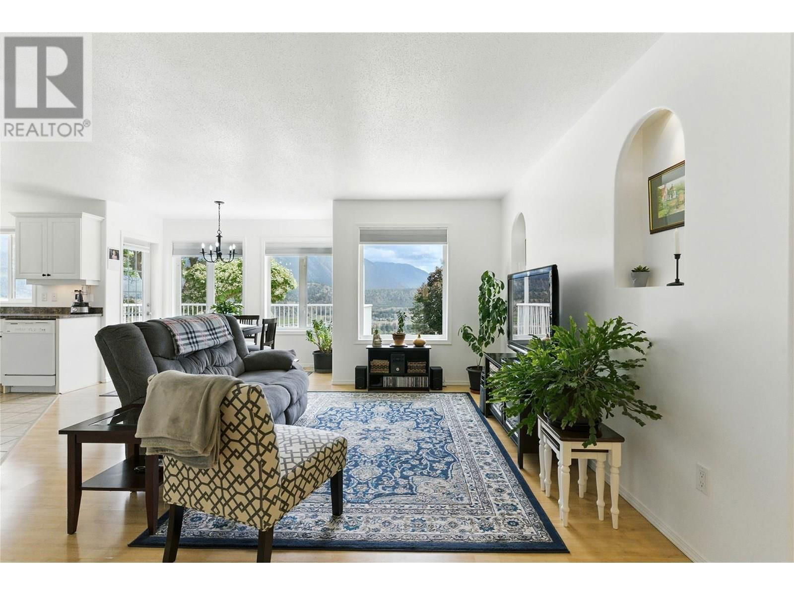 566 VICTORIA STREET Image 7