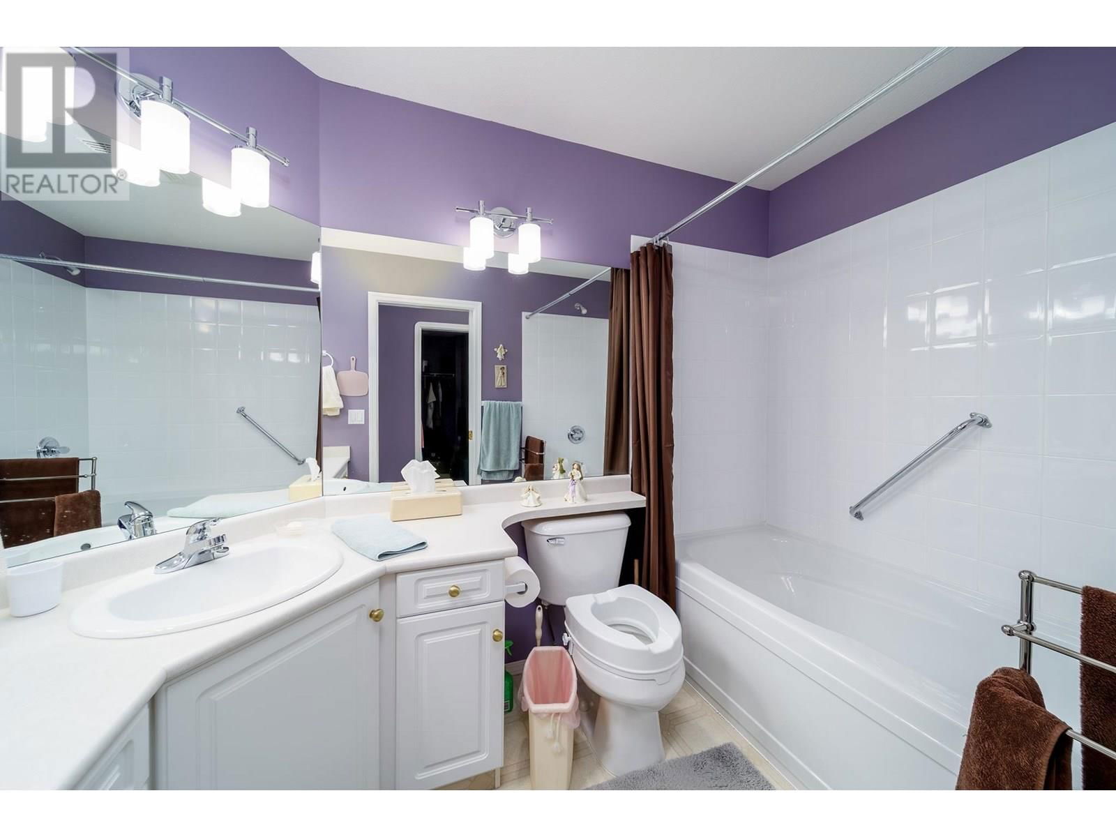 139 - 2250 LOUIE DRIVE Image 23
