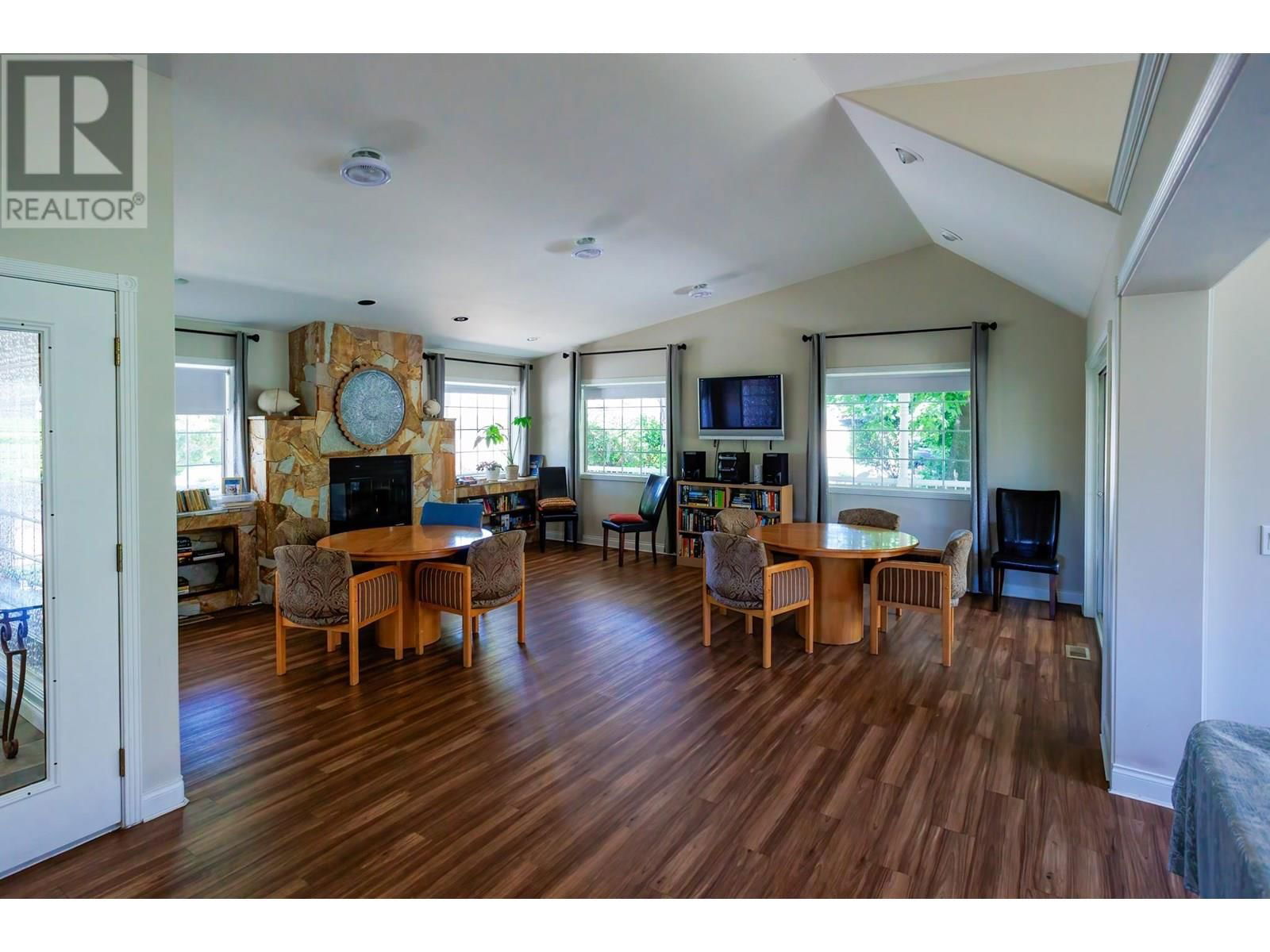 139 - 2250 LOUIE DRIVE Image 43