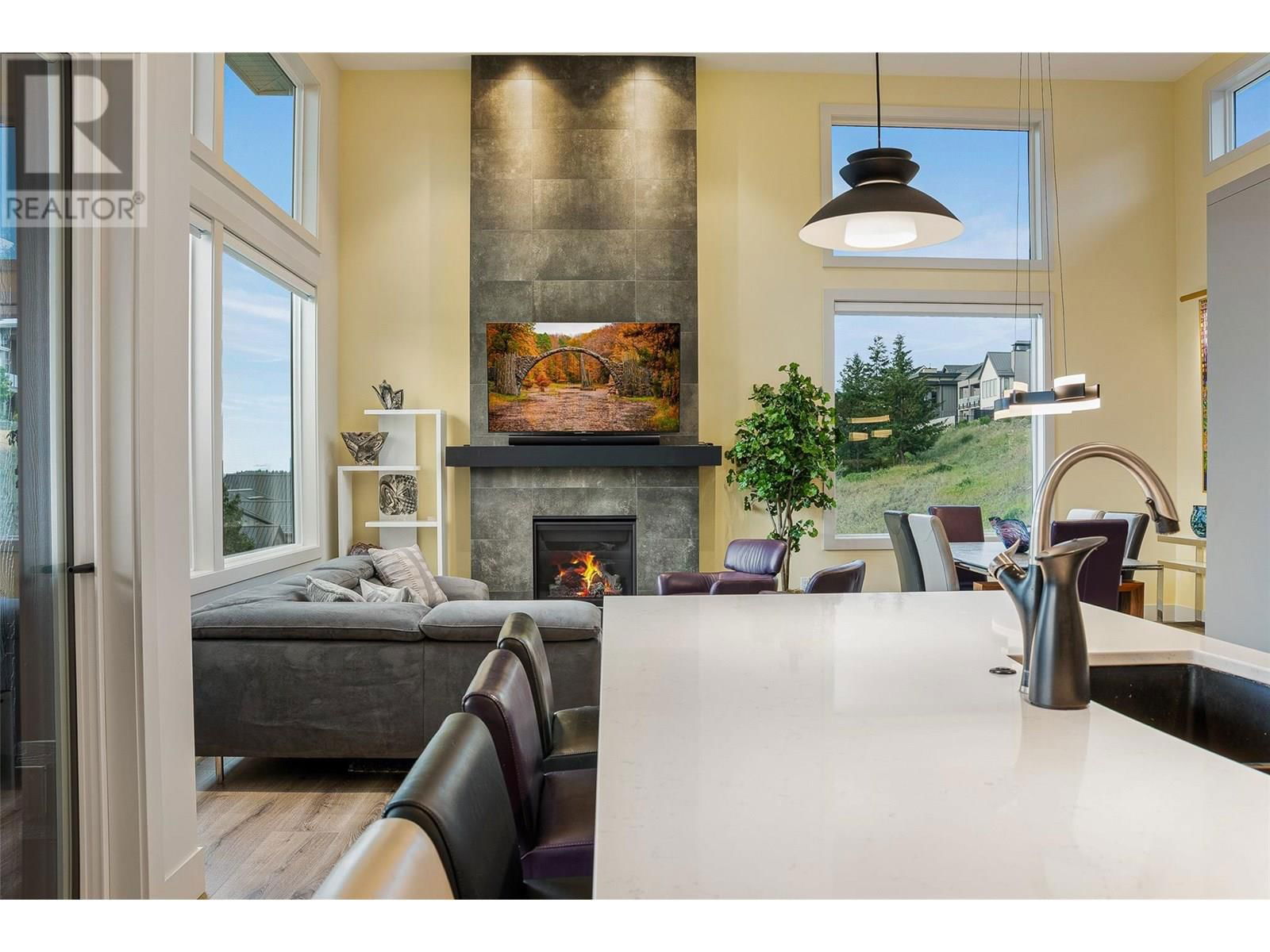 285 DIAMOND WAY Image 14