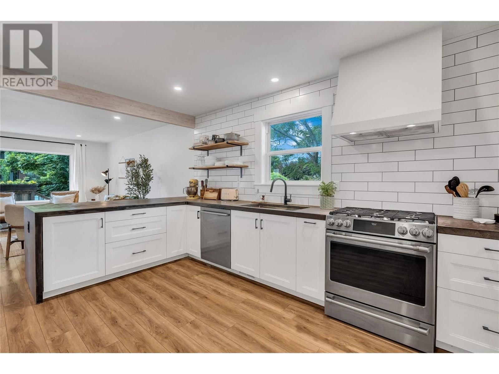 351 ECKHARDT AVENUE EAST Image 10