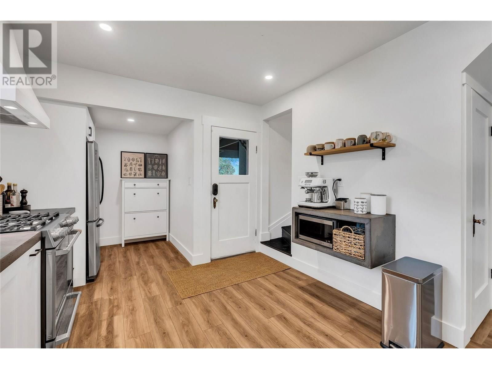 351 ECKHARDT AVENUE EAST Image 11