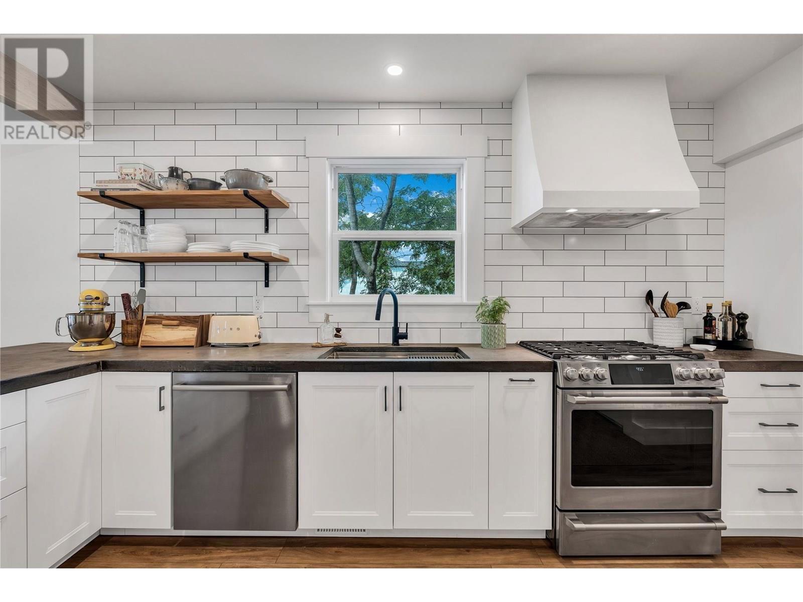 351 ECKHARDT AVENUE EAST Image 12