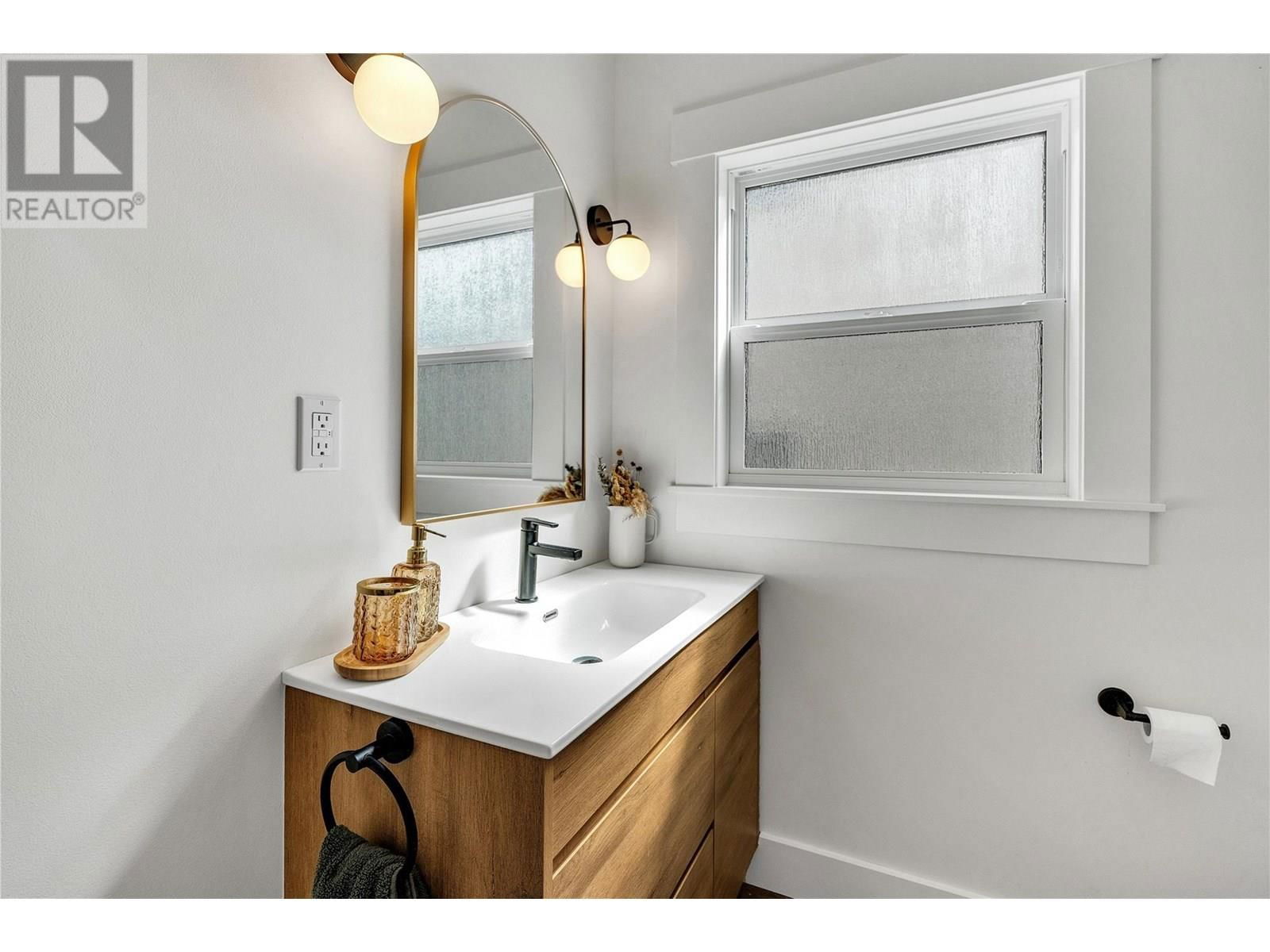 351 ECKHARDT AVENUE EAST Image 15