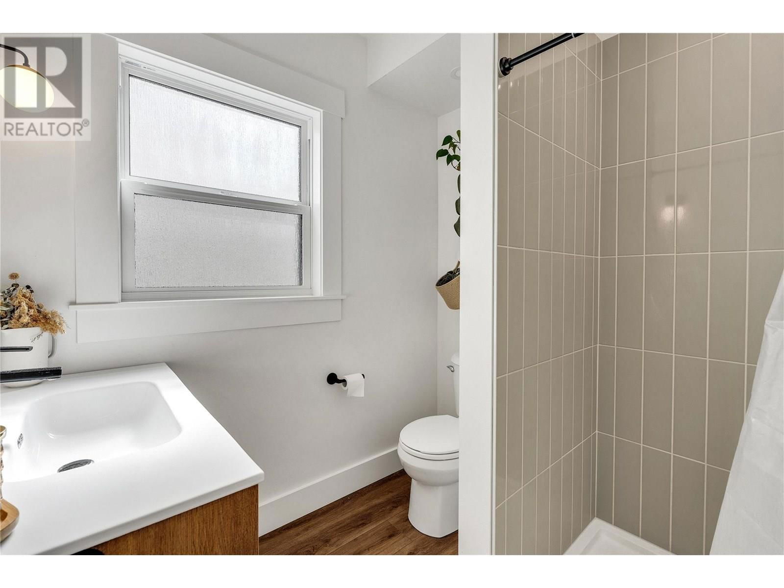351 ECKHARDT AVENUE EAST Image 16