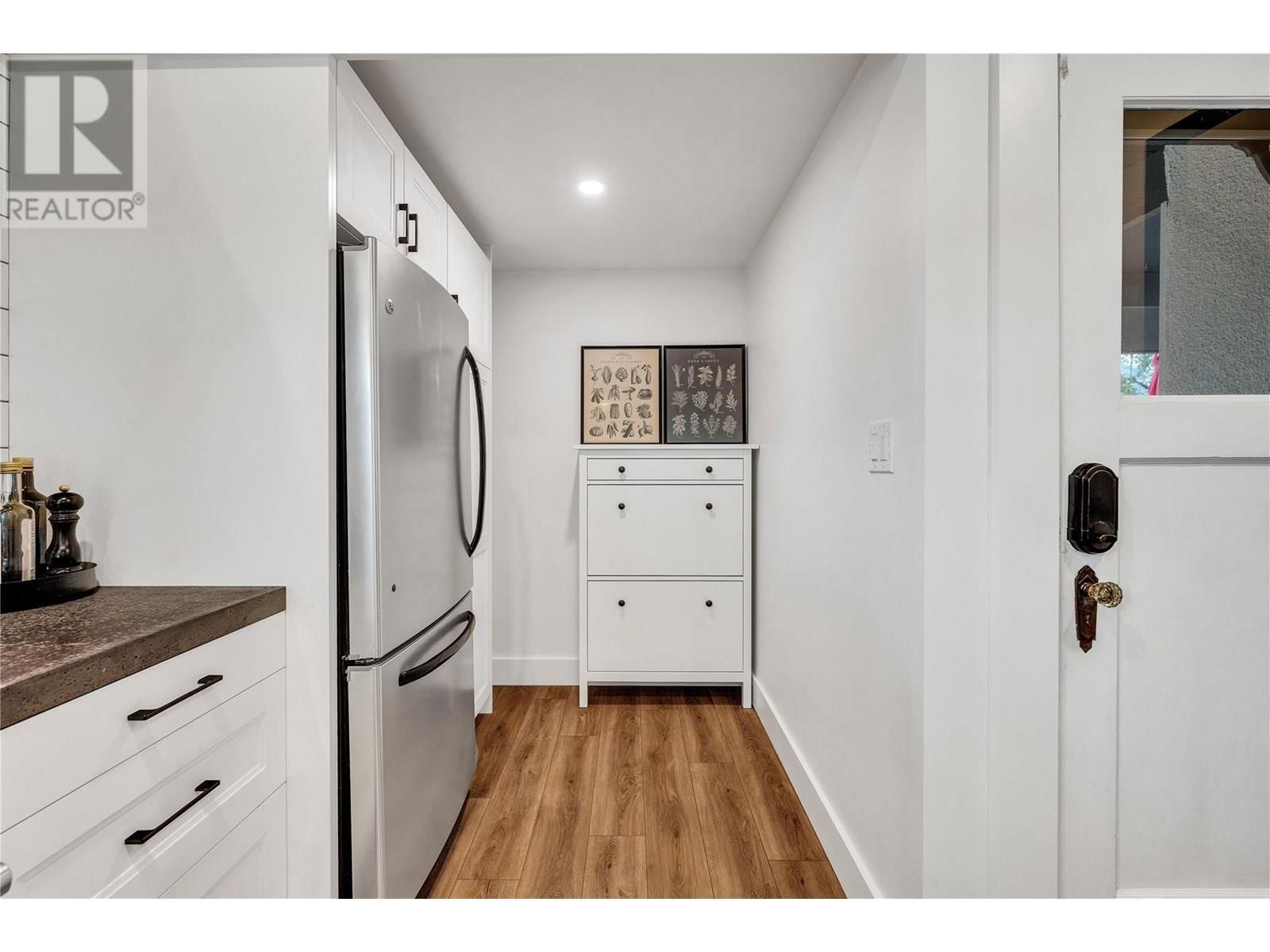 351 ECKHARDT AVENUE EAST Image 20