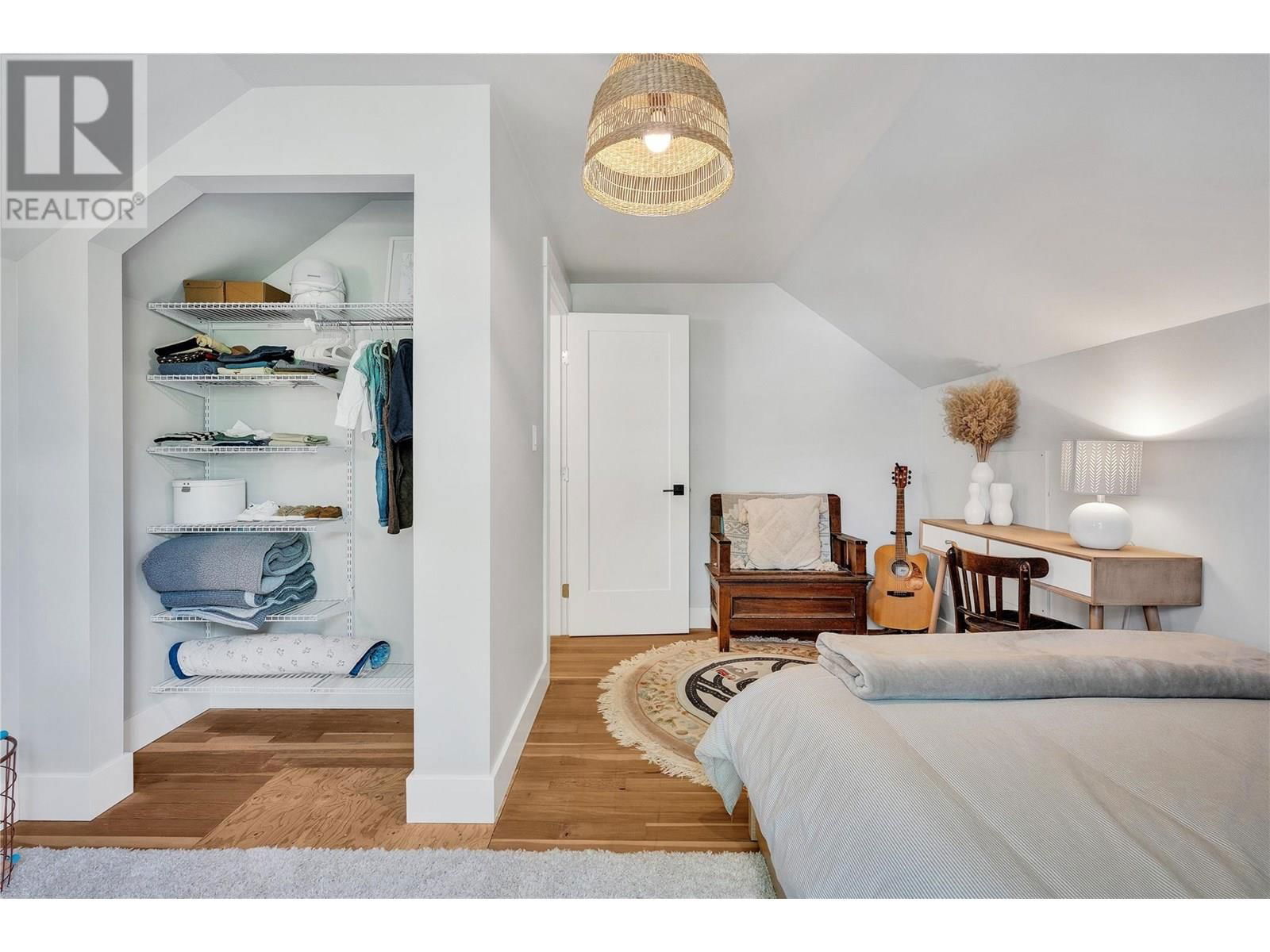 351 ECKHARDT AVENUE EAST Image 24