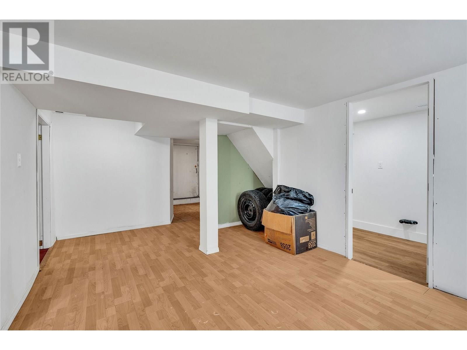 351 ECKHARDT AVENUE EAST Image 26