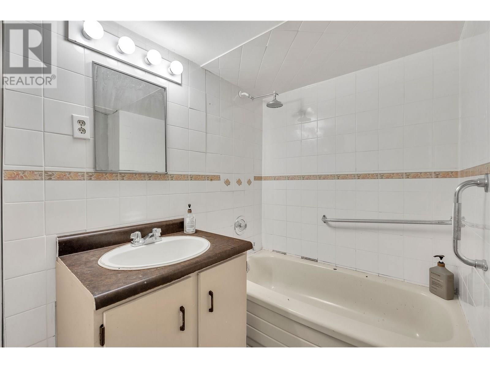 351 ECKHARDT AVENUE EAST Image 28
