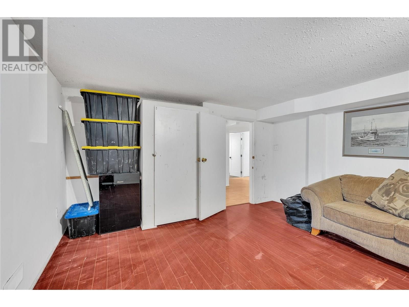 351 ECKHARDT AVENUE EAST Image 30