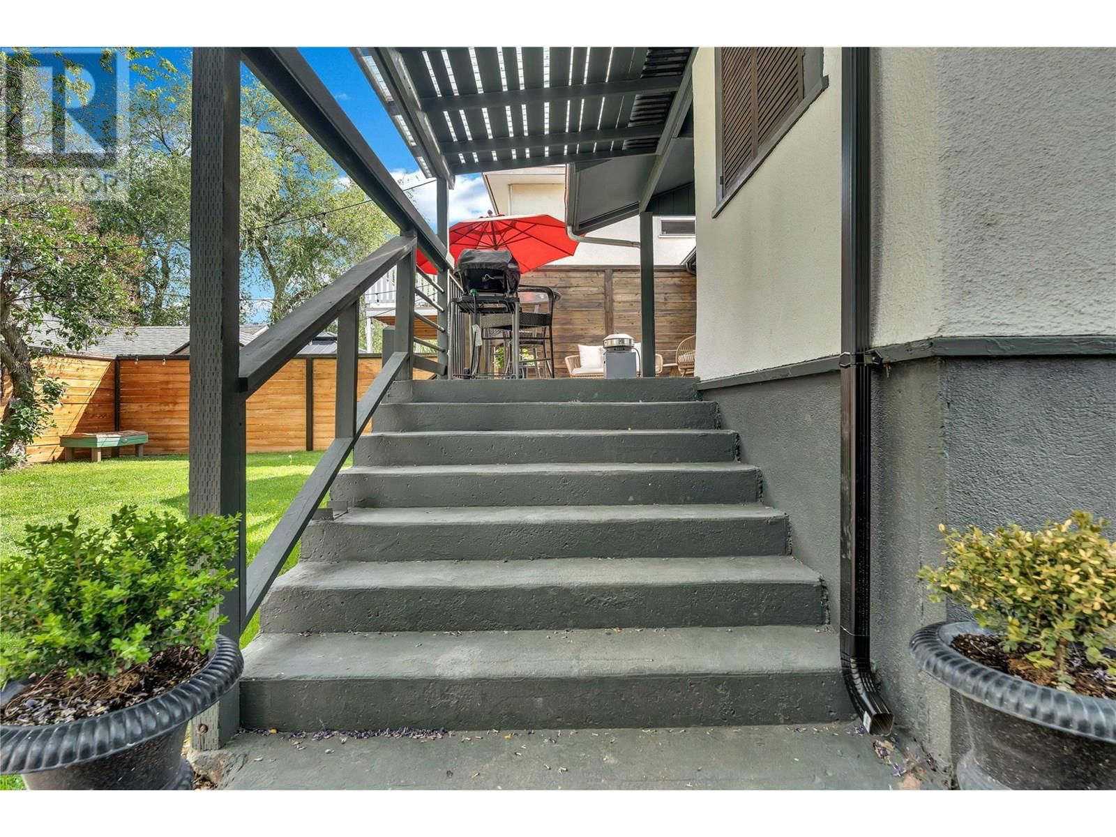351 ECKHARDT AVENUE EAST Image 33