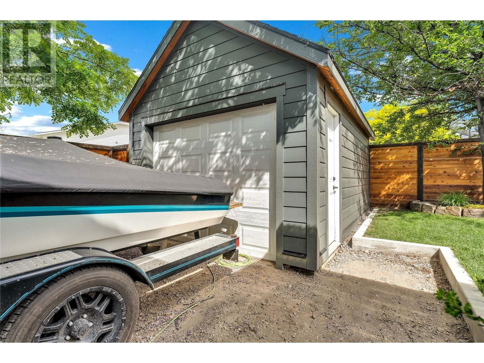 351 ECKHARDT AVENUE EAST Image 39
