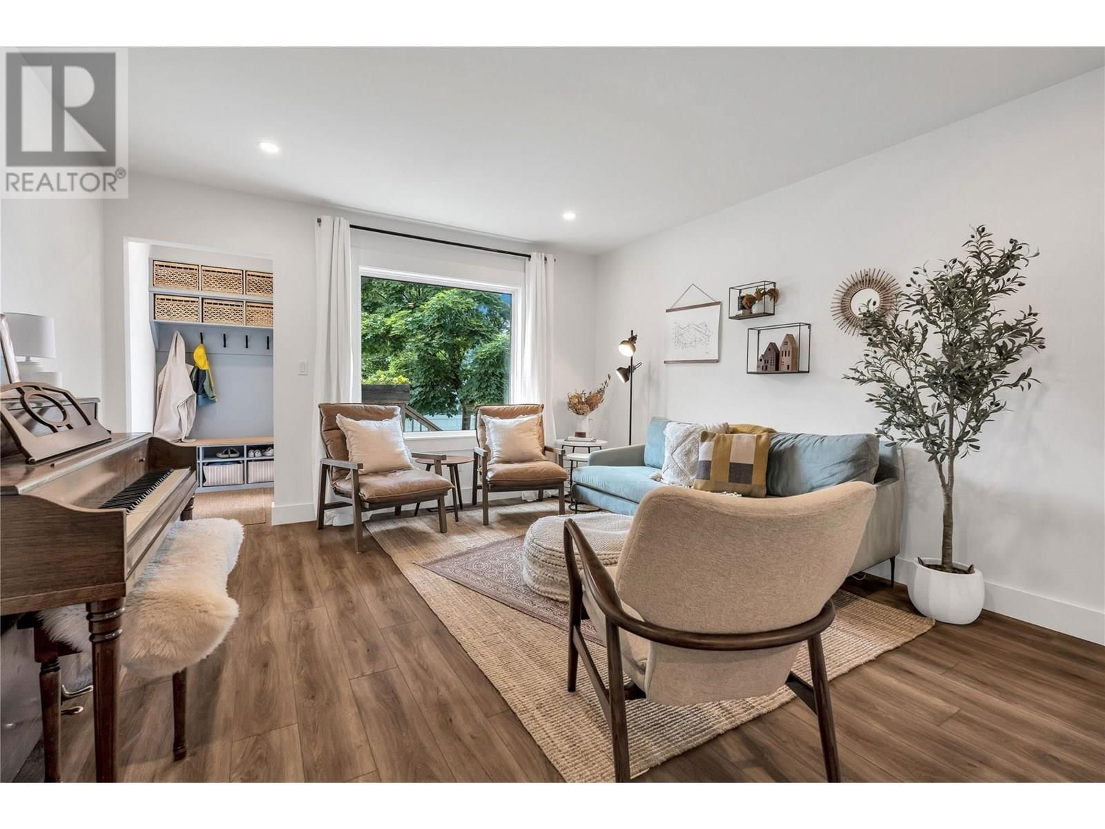 351 ECKHARDT AVENUE EAST Image 5