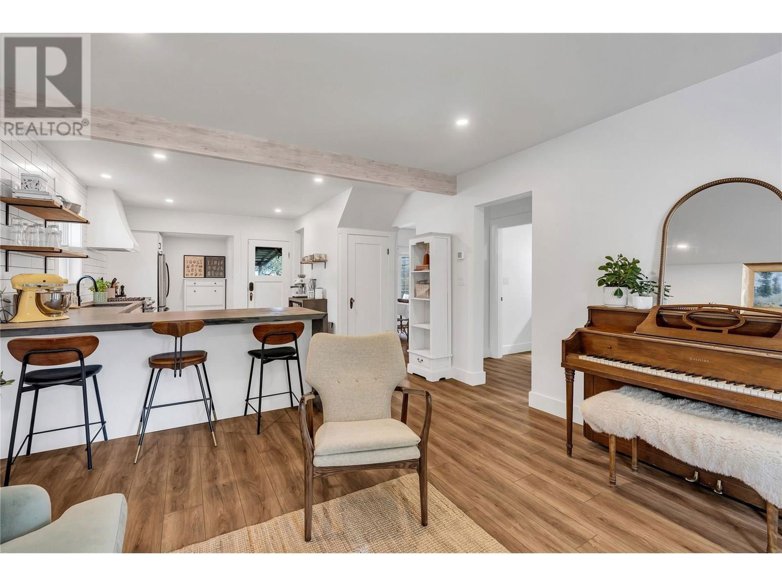 351 ECKHARDT AVENUE EAST Image 8