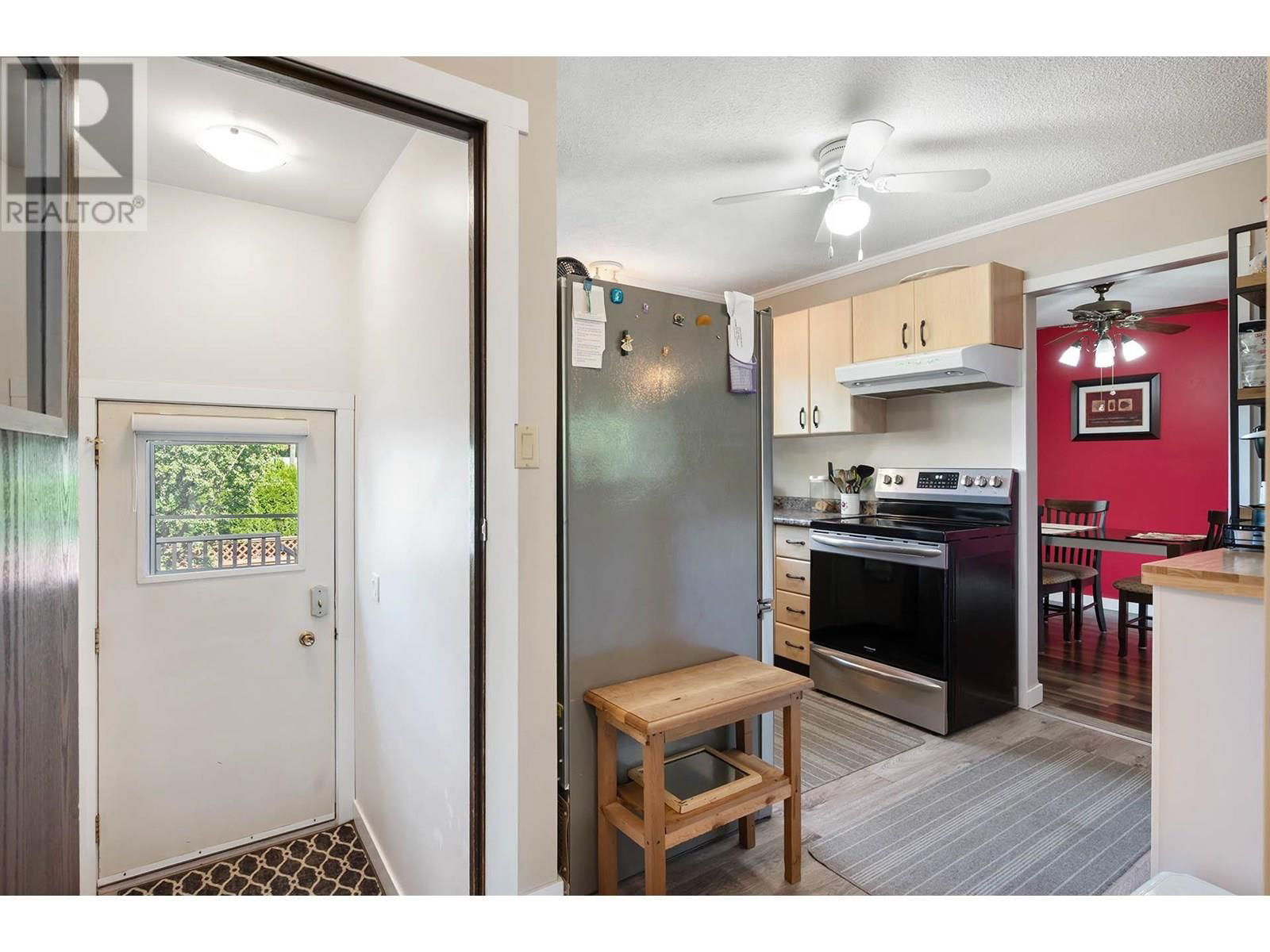 629 BARRIERE LAKES ROAD Image 10
