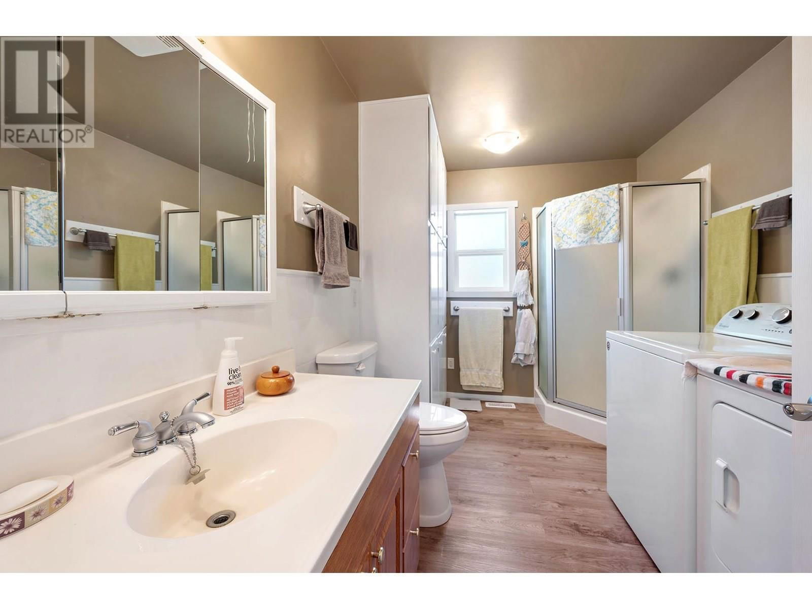629 BARRIERE LAKES ROAD Image 17