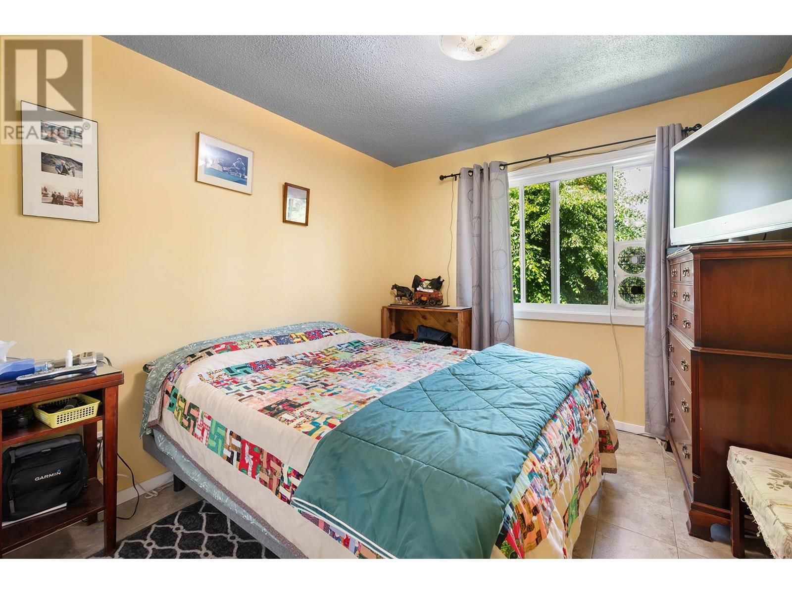 629 BARRIERE LAKES ROAD Image 24