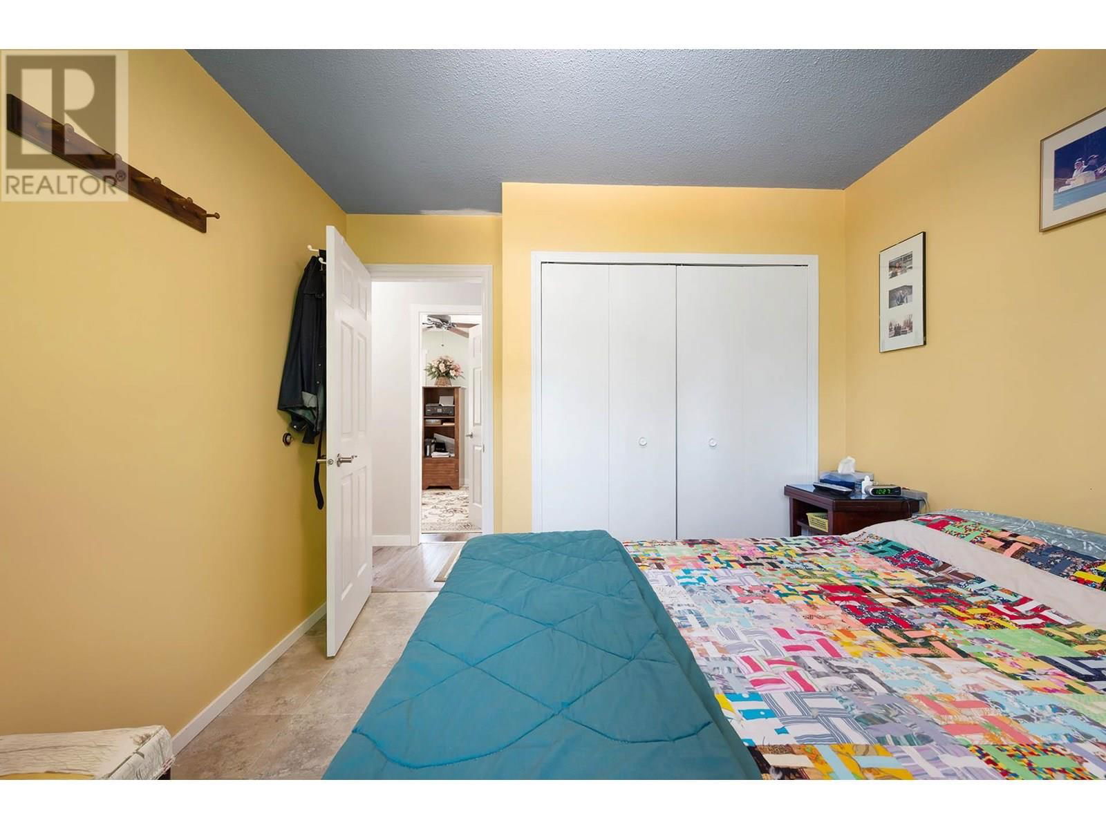 629 BARRIERE LAKES ROAD Image 25