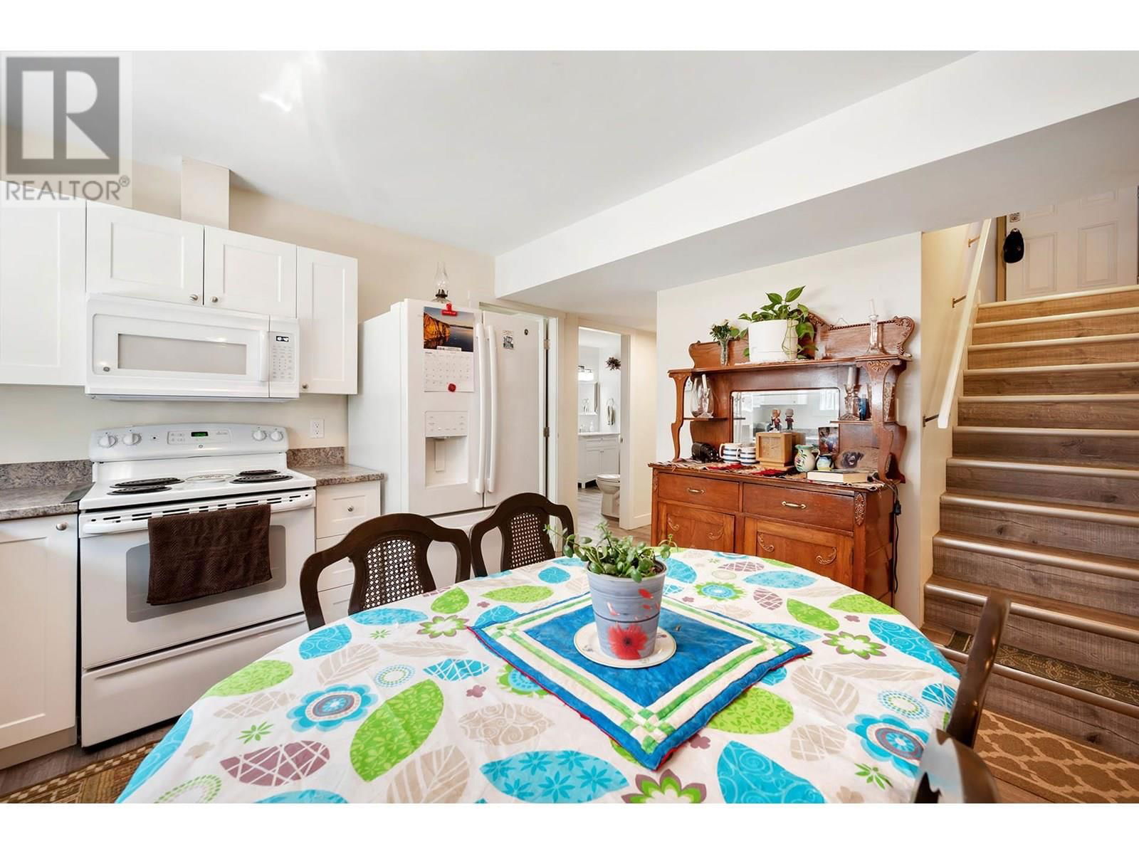 629 BARRIERE LAKES ROAD Image 26