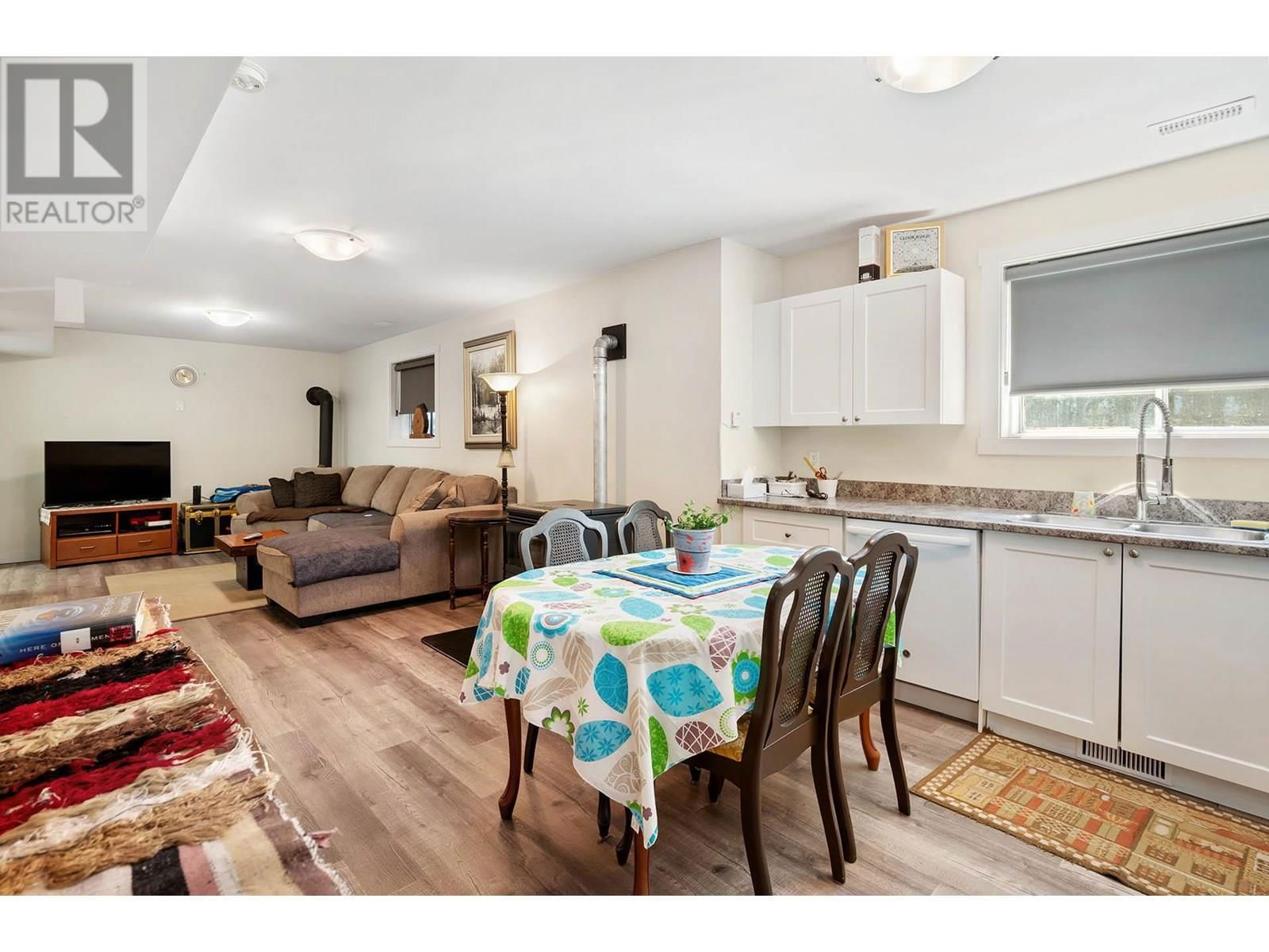 629 BARRIERE LAKES ROAD Image 27