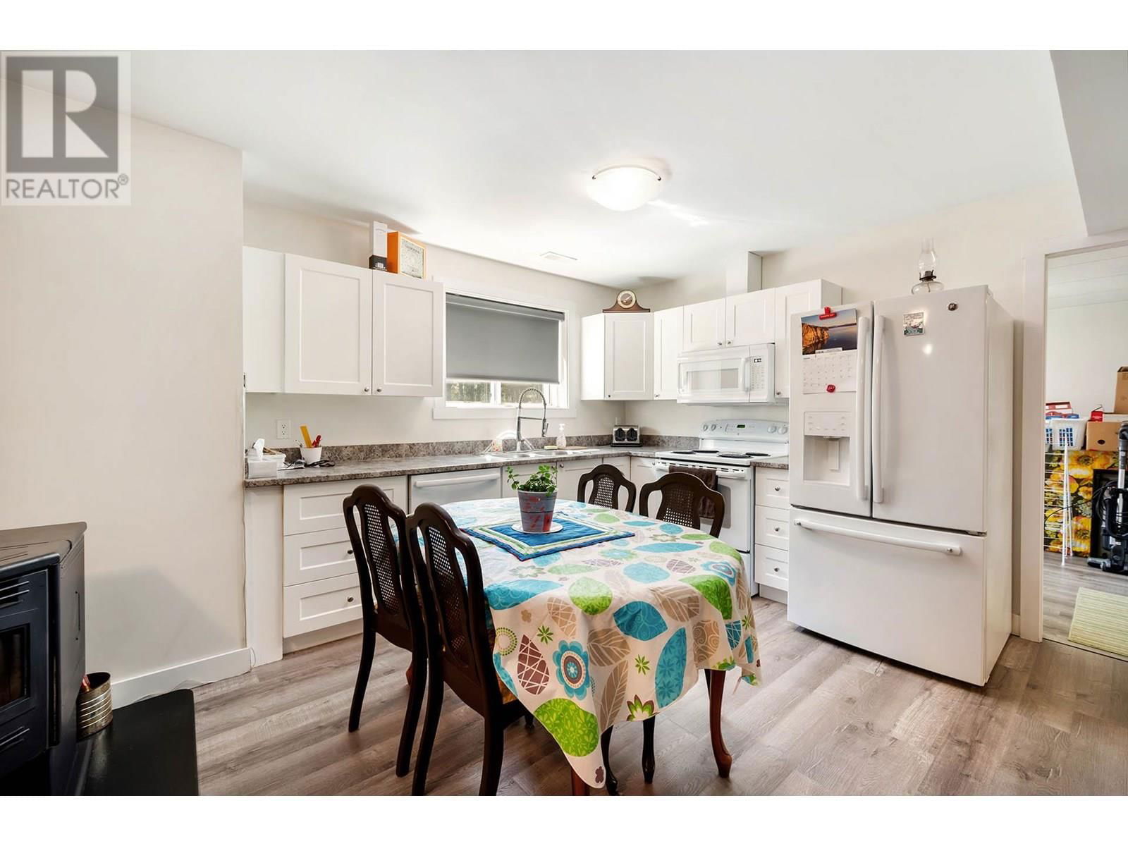 629 BARRIERE LAKES ROAD Image 28