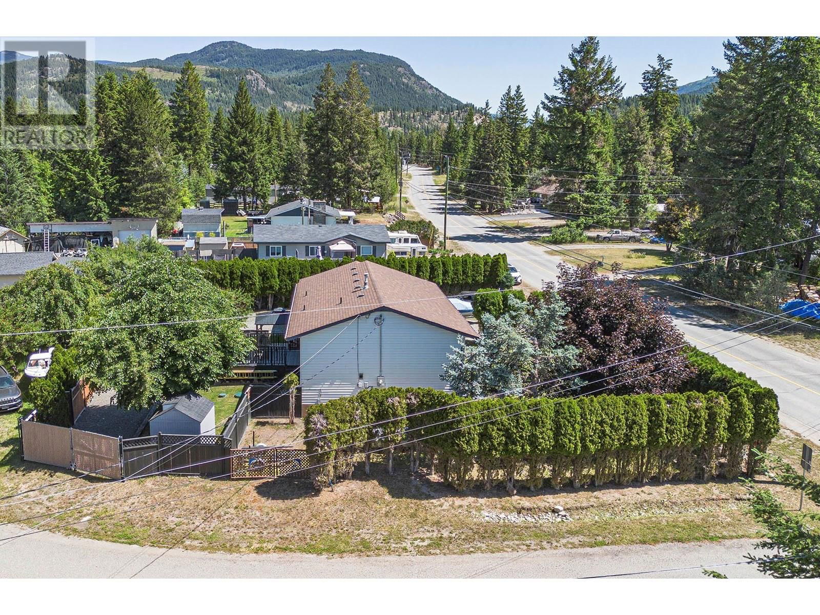 629 BARRIERE LAKES ROAD Image 3