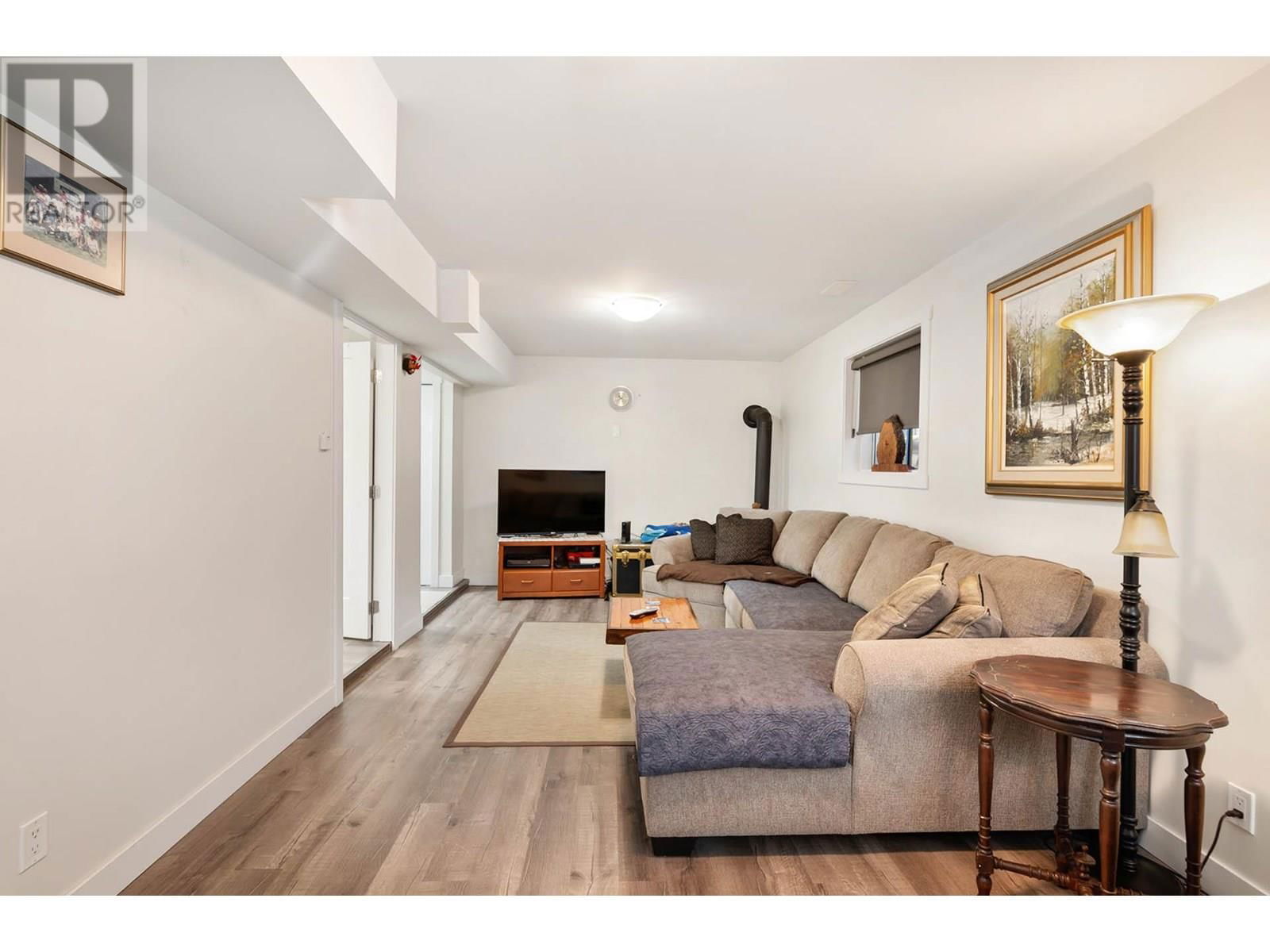629 BARRIERE LAKES ROAD Image 30