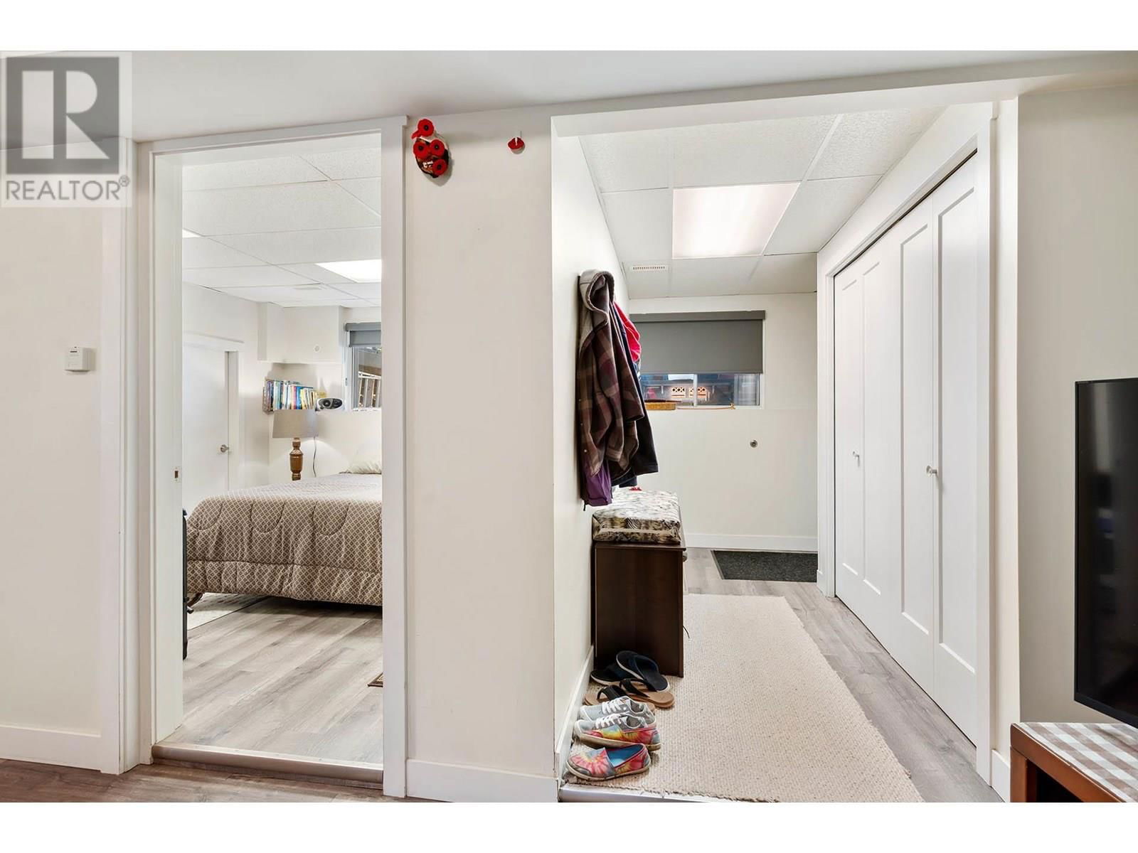 629 BARRIERE LAKES ROAD Image 33