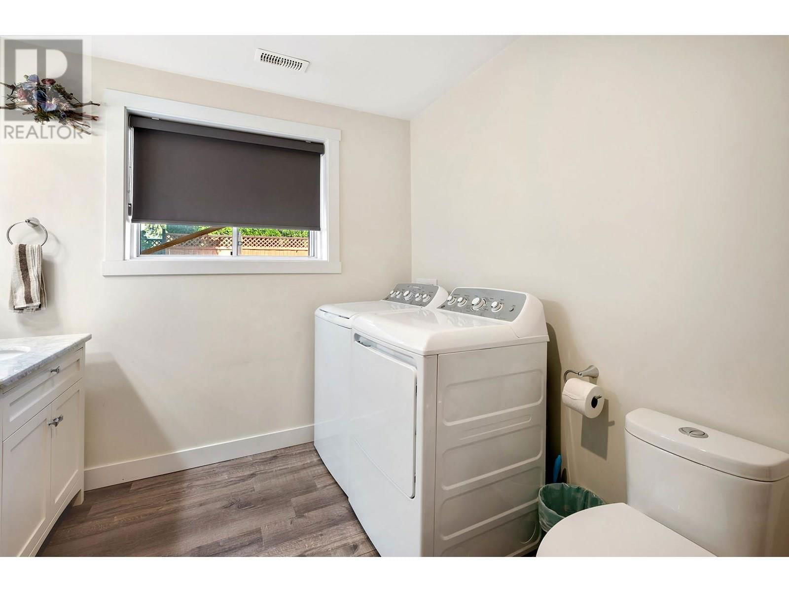 629 BARRIERE LAKES ROAD Image 38