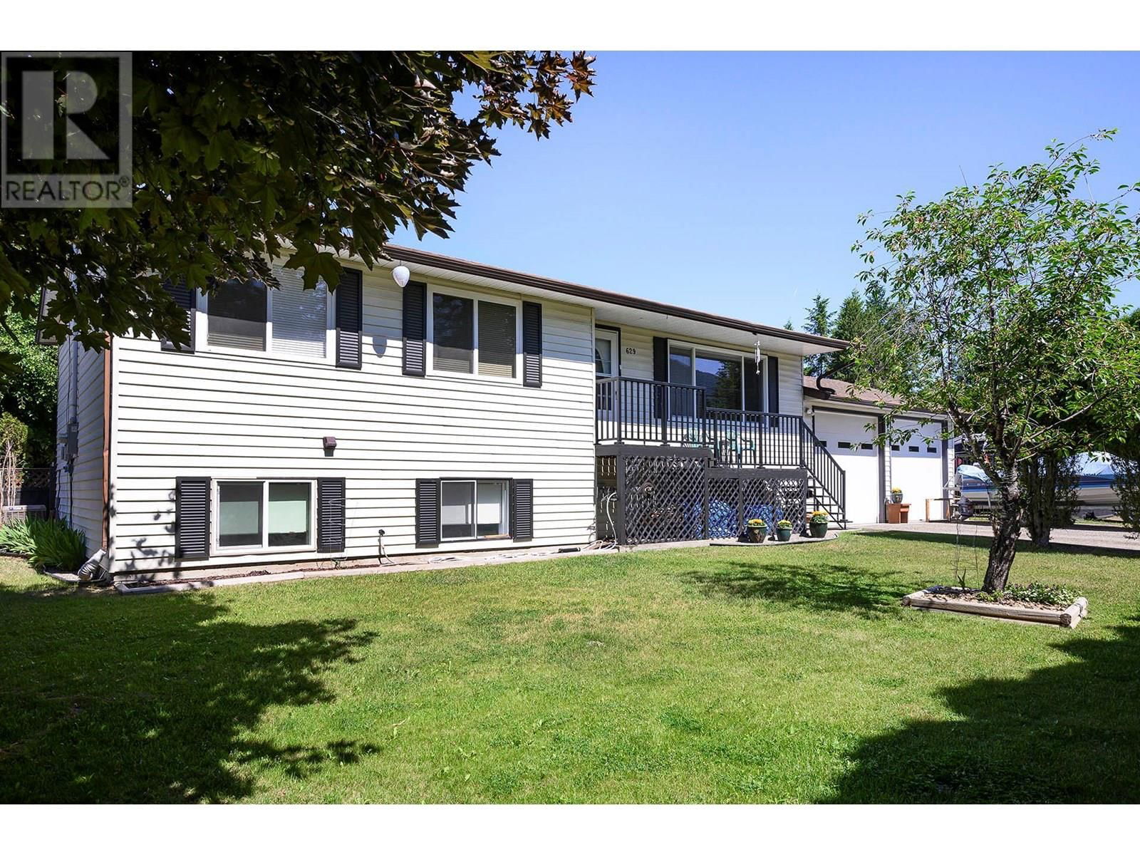 629 BARRIERE LAKES ROAD Image 44