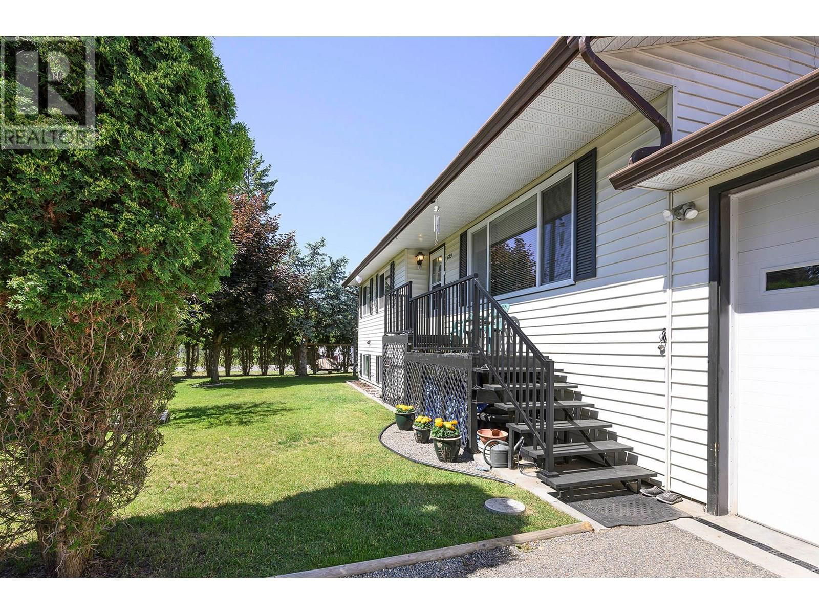 629 BARRIERE LAKES ROAD Image 45