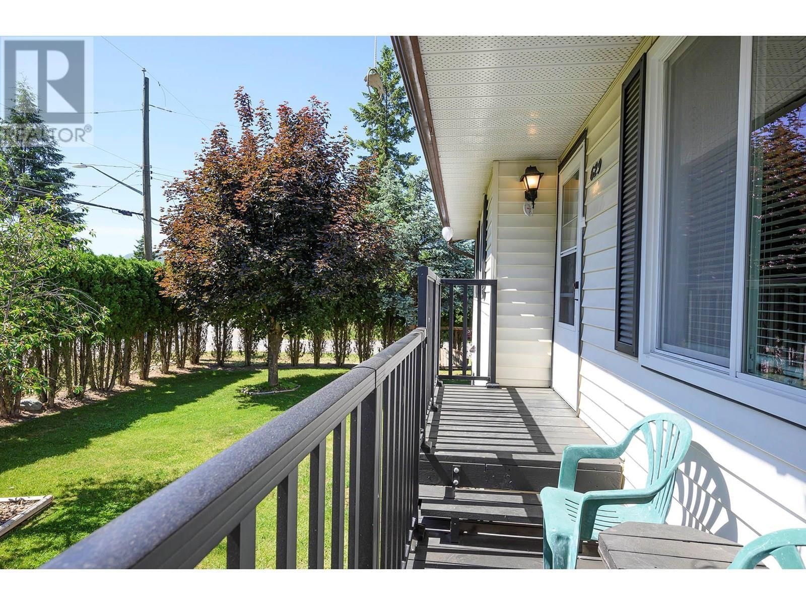 629 BARRIERE LAKES ROAD Image 46