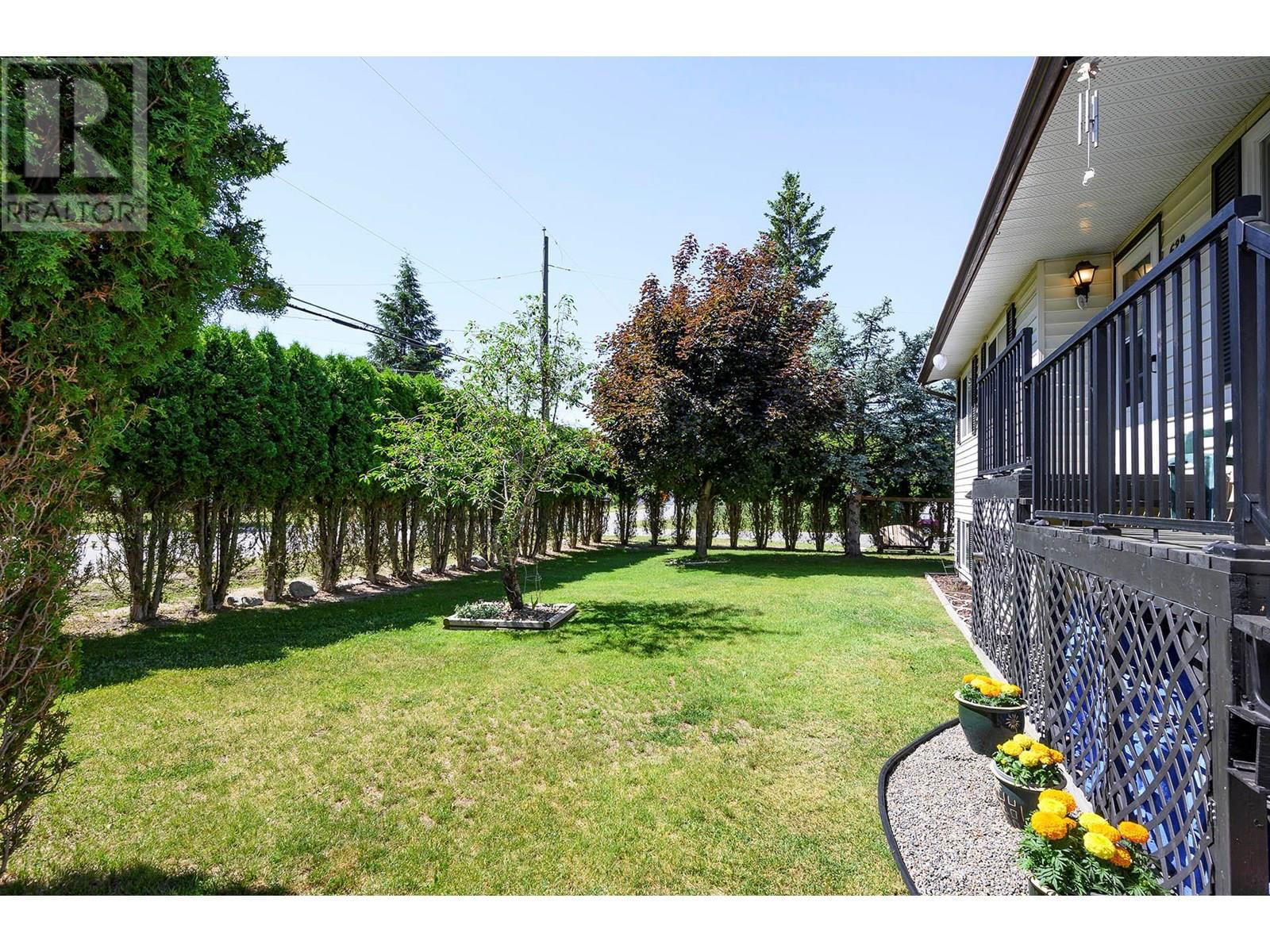 629 BARRIERE LAKES ROAD Image 47