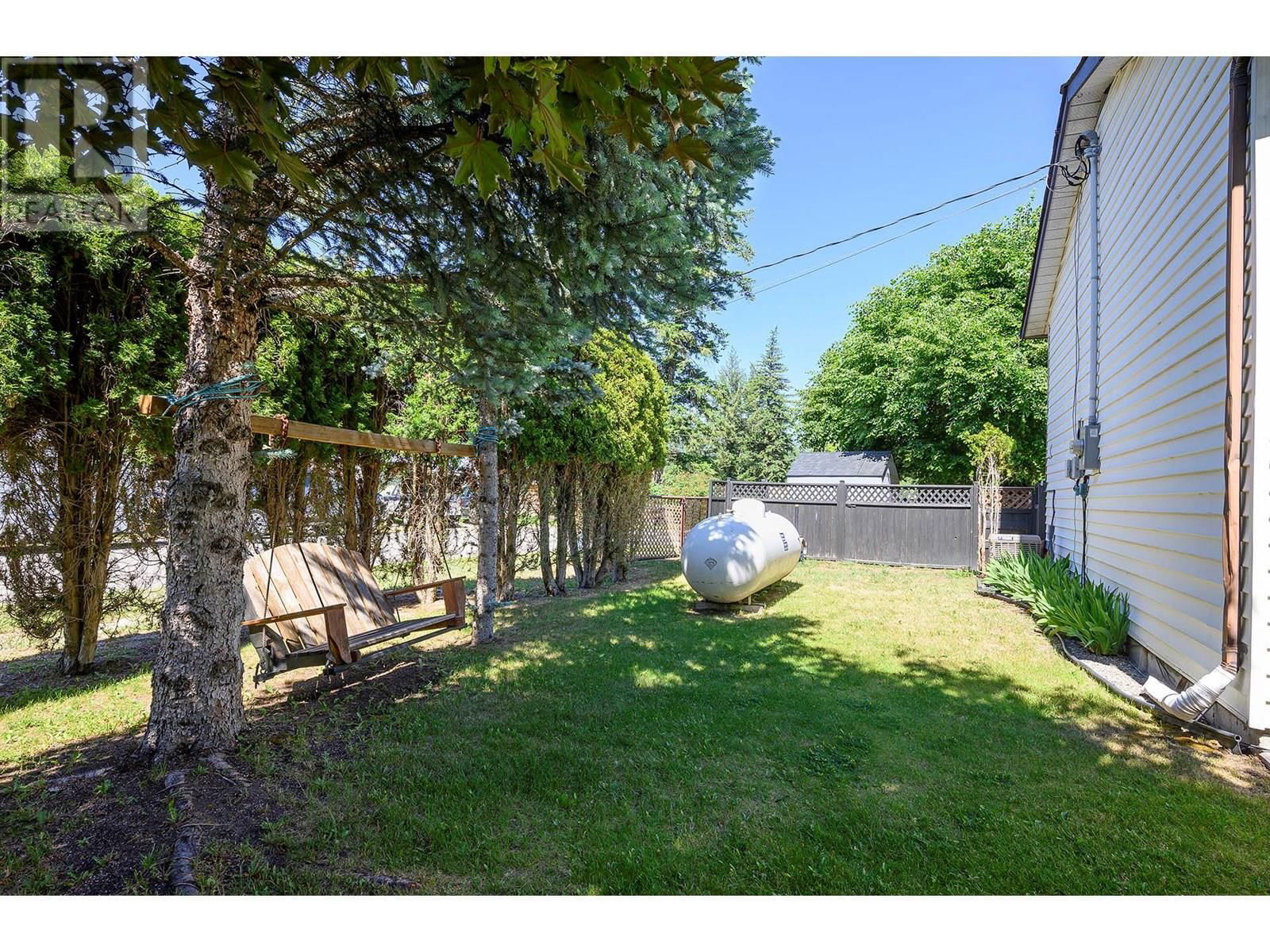 629 BARRIERE LAKES ROAD Image 56