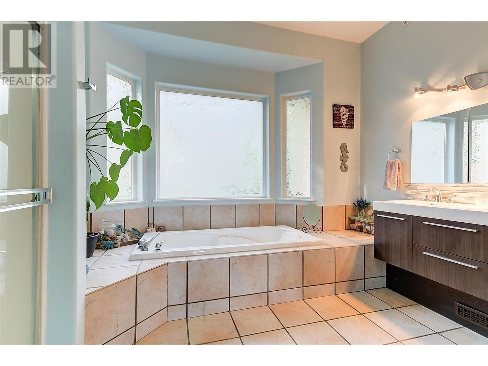 5165 MORRISON CRESCENT Image 36