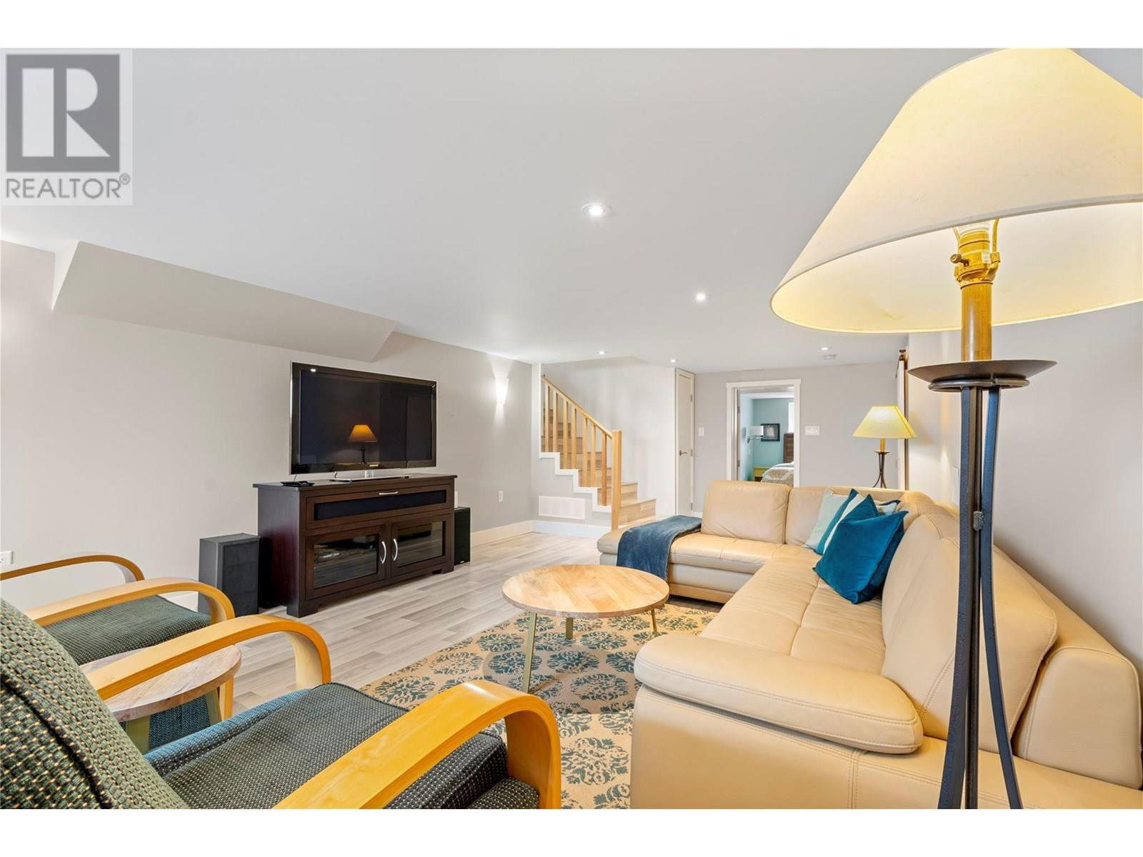 403 WINDSOR AVENUE Image 22