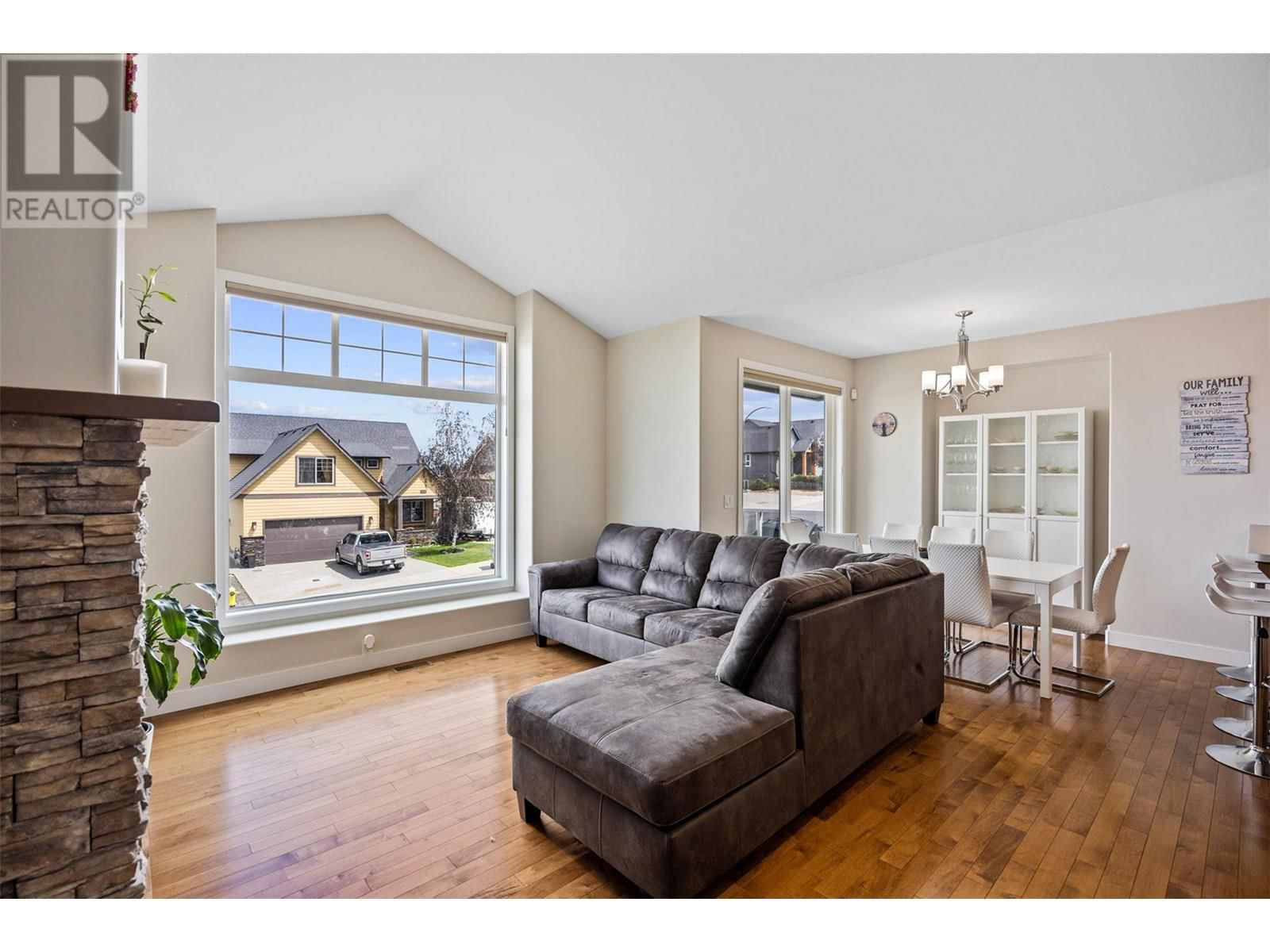 2201 LINFIELD DRIVE Image 4