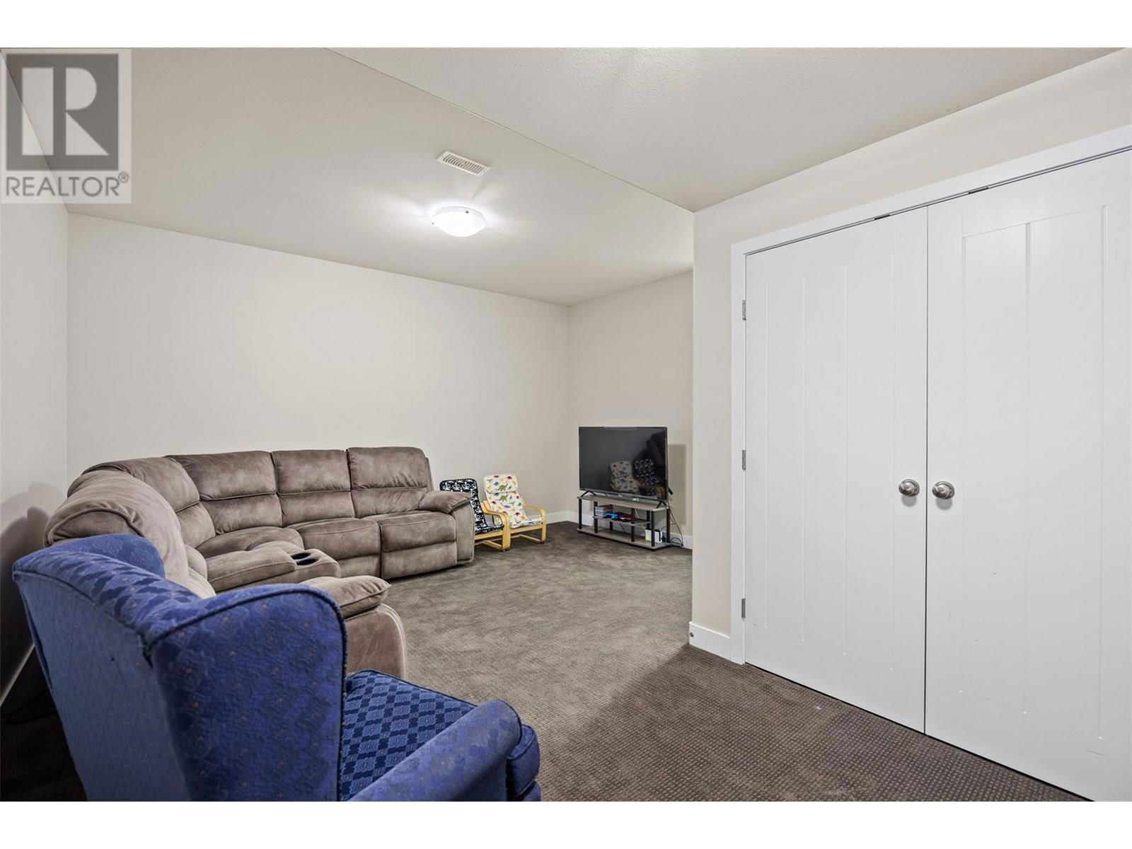 2201 LINFIELD DRIVE Image 40
