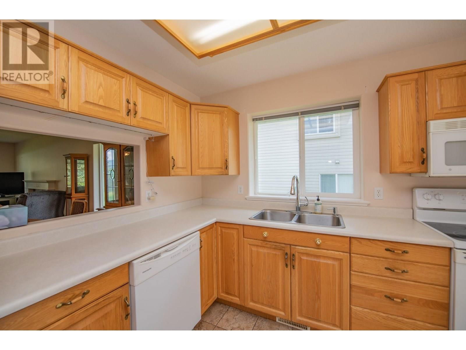 57 - 2675 PINE AVENUE Image 11