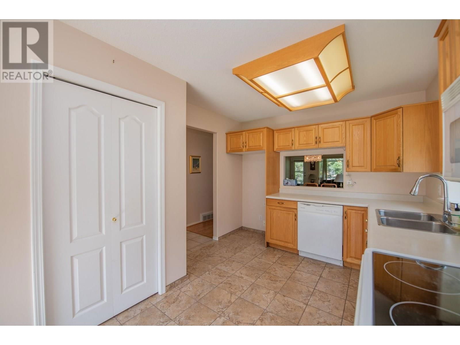 57 - 2675 PINE AVENUE Image 12