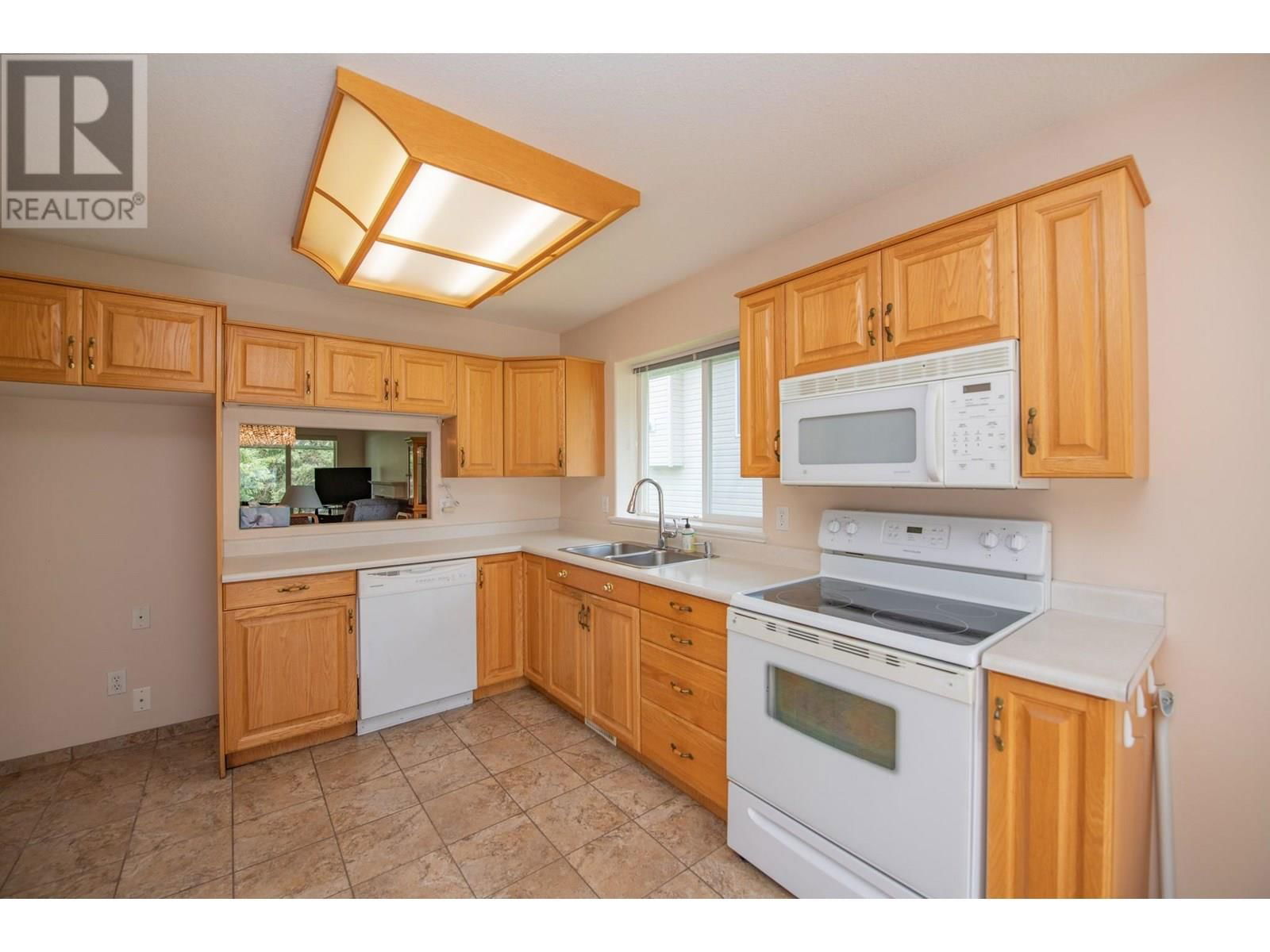 57 - 2675 PINE AVENUE Image 3